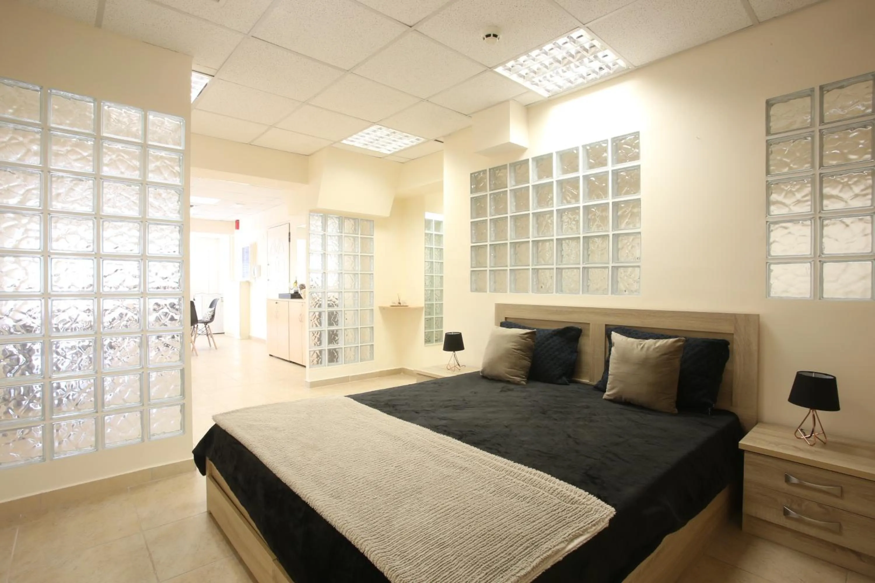 Bedroom, Bed in GK Airport Suites - Free Shuttle by GK Properties