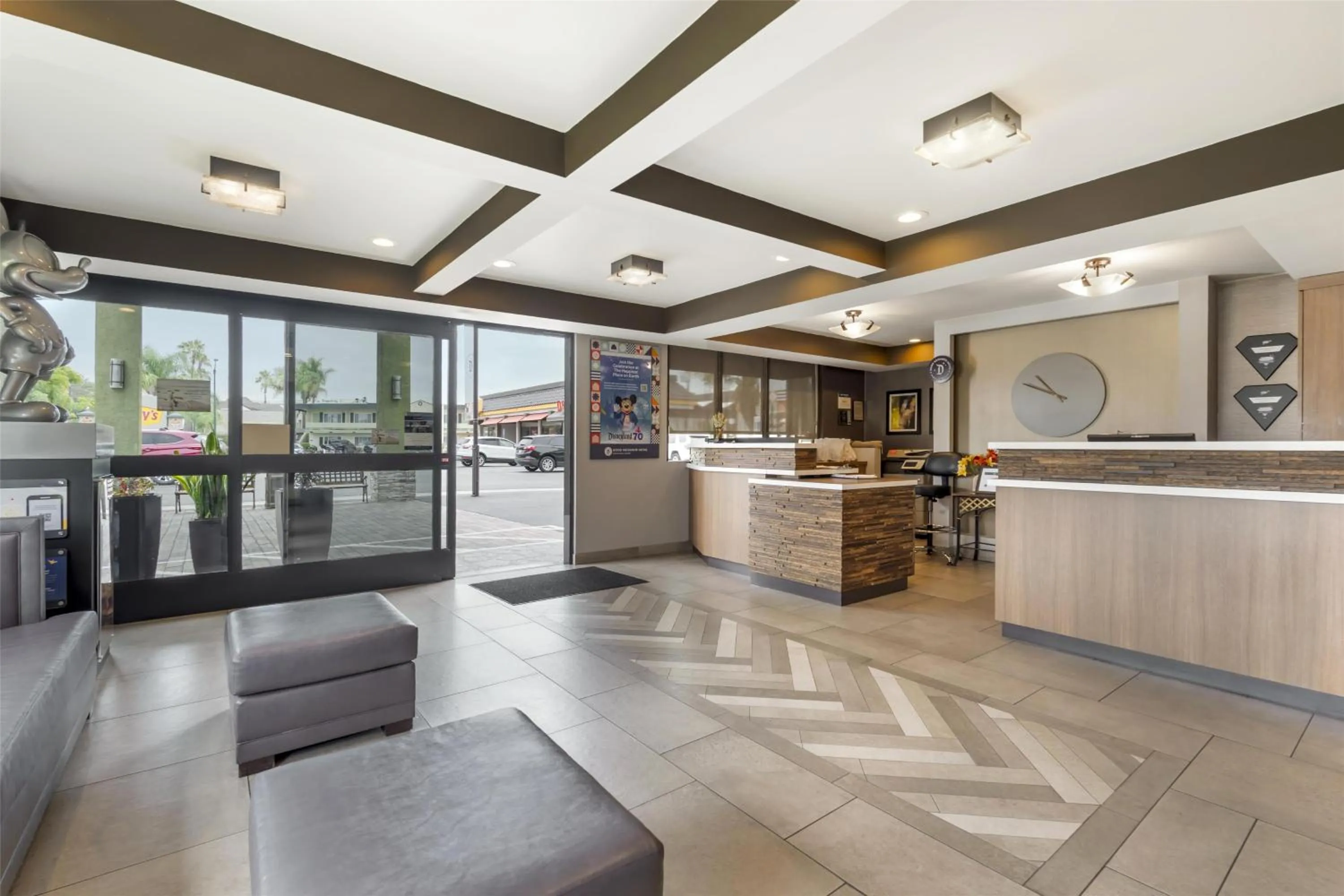 Lobby or reception in Best Western Plus Pavilions