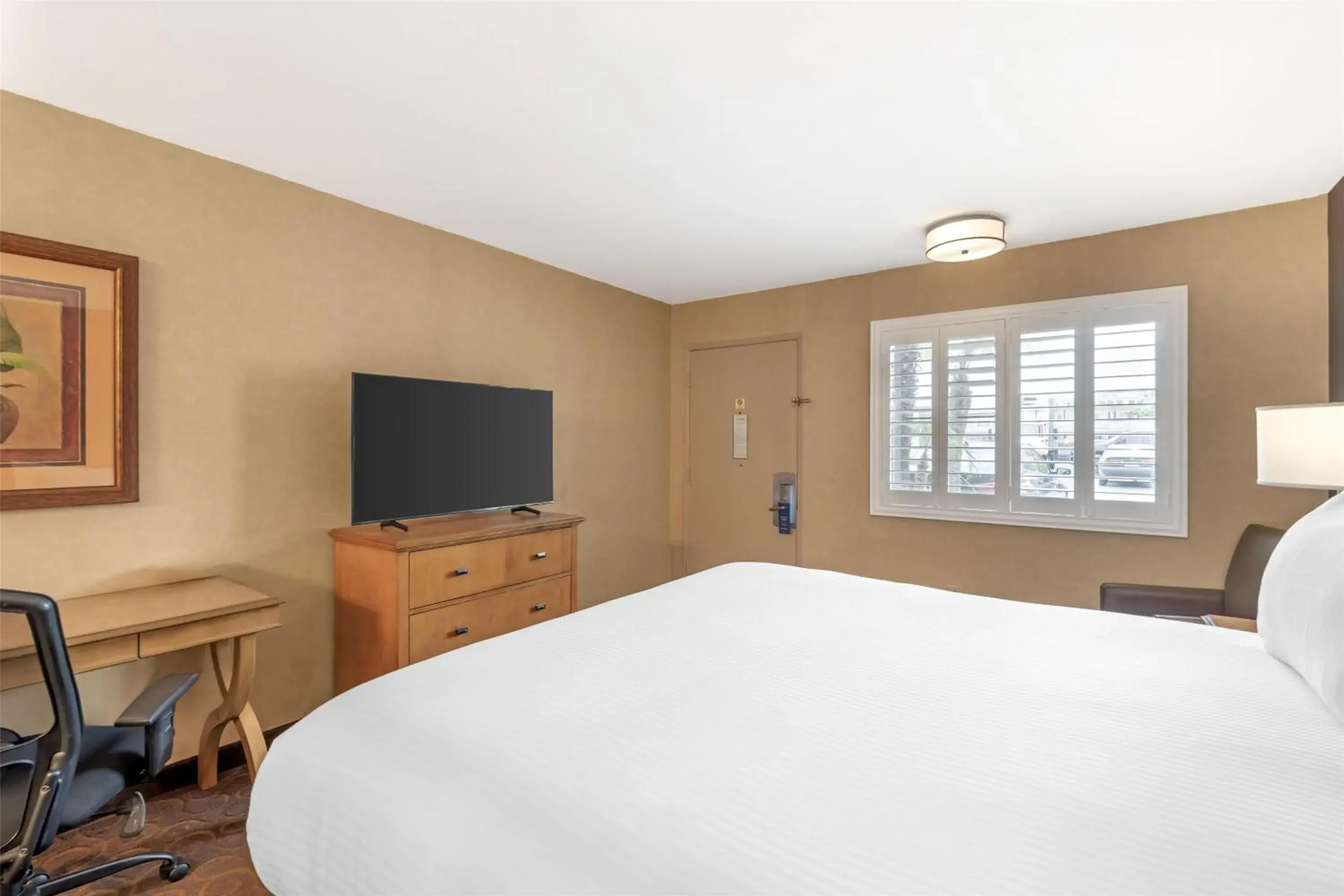 King Room with Shower Only - Non-Smoking in Best Western Plus Pavilions King Room with Shower Only - Non-Smoking in Best Western Plus Pavilions