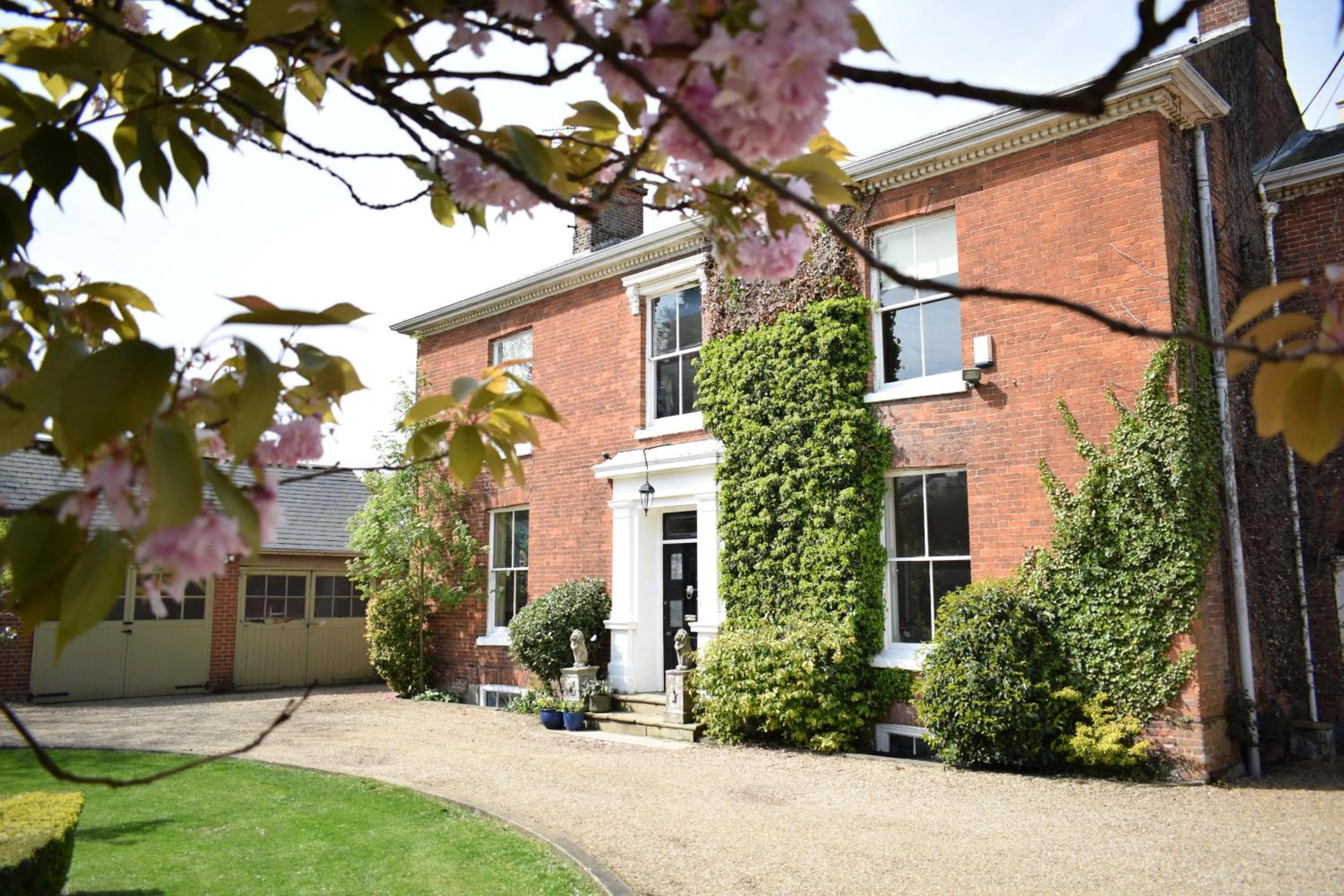 Facade/entrance in Glendower Guest Apartments