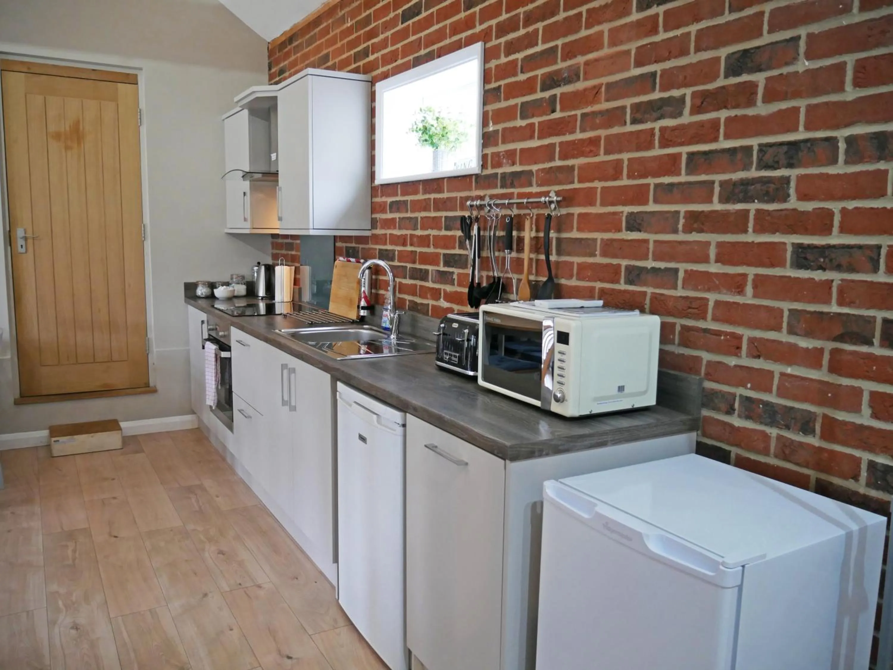 Kitchen or kitchenette in Glendower Guest Apartments
