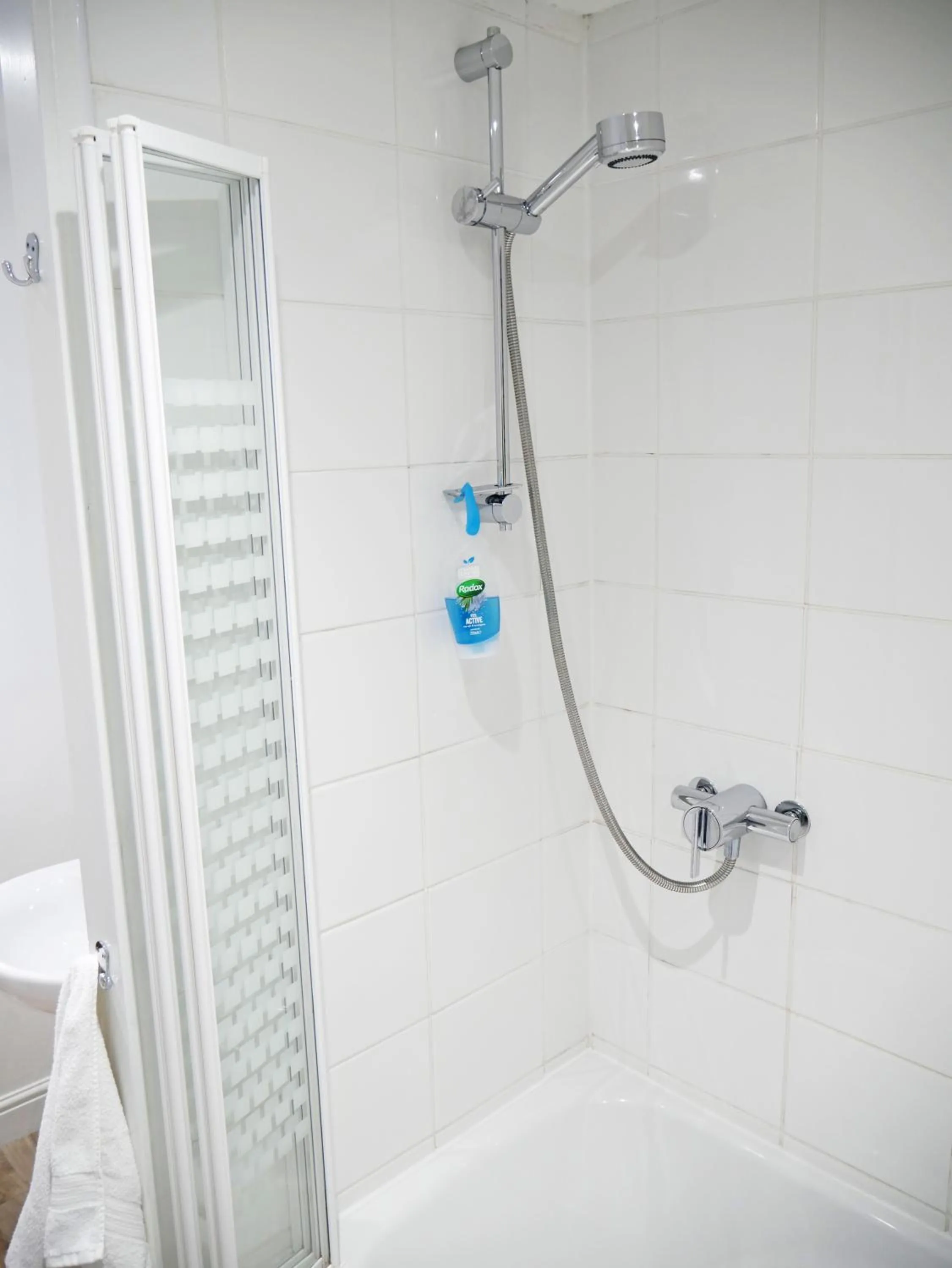Bathroom in Glendower Guest Apartments