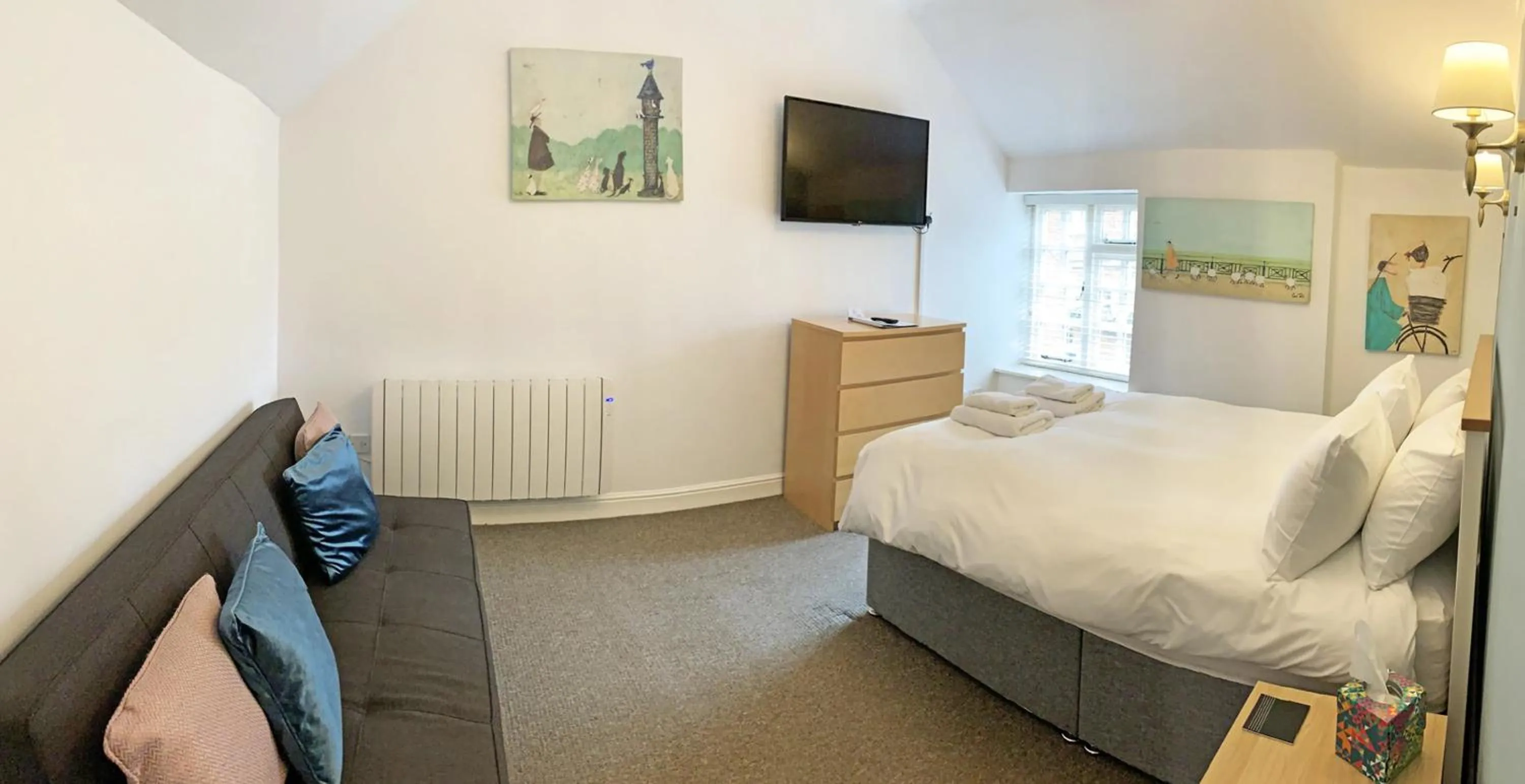 Photo of the whole room, Bed in Glendower Guest Apartments