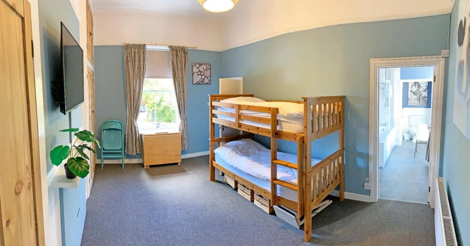 Bed in Glendower Guest Apartments