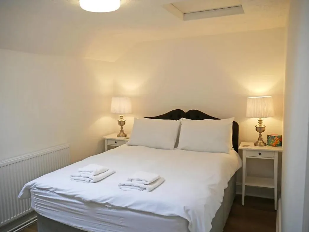 Bed in Glendower Guest Apartments