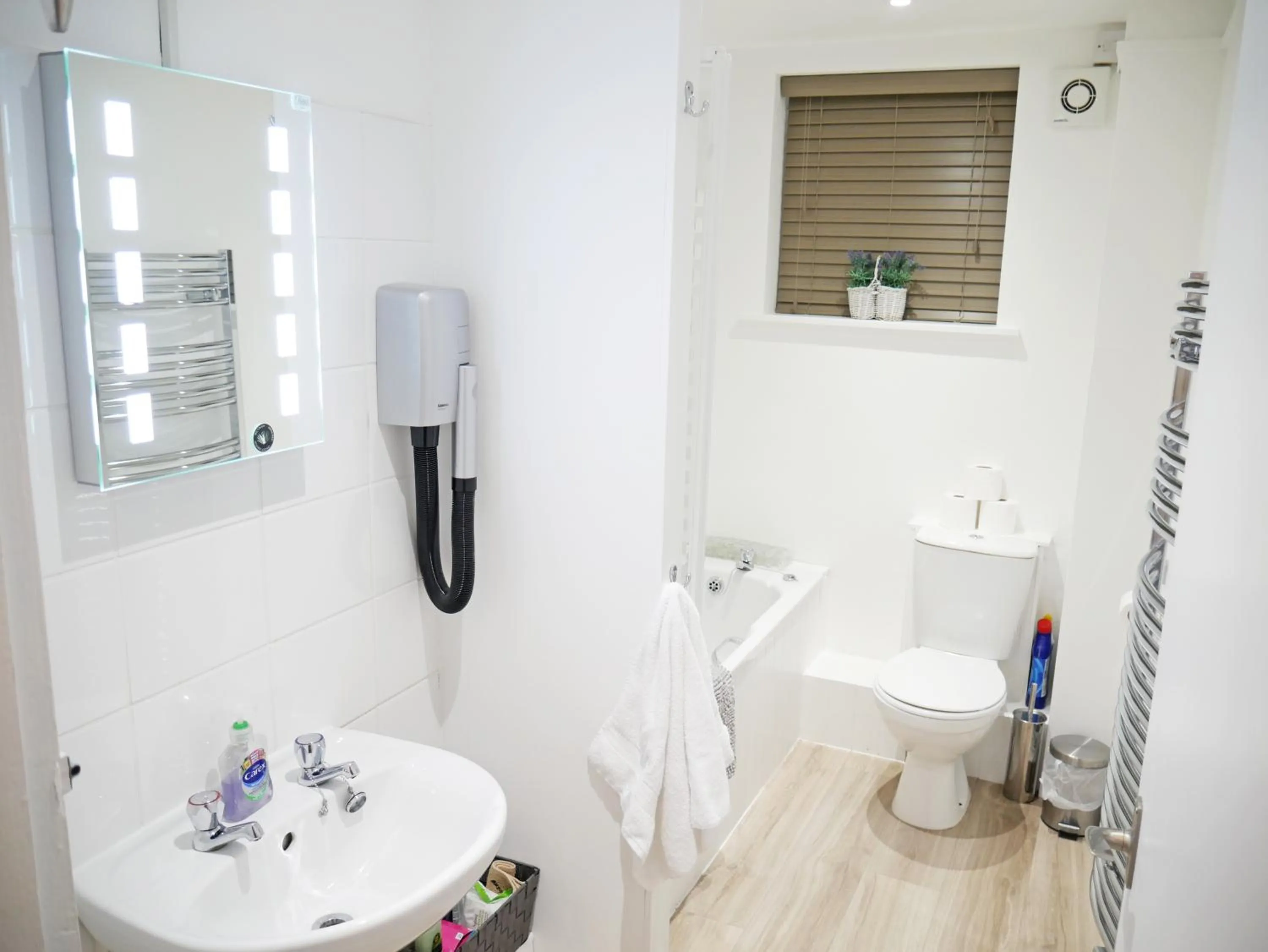 Bathroom in Glendower Guest Apartments