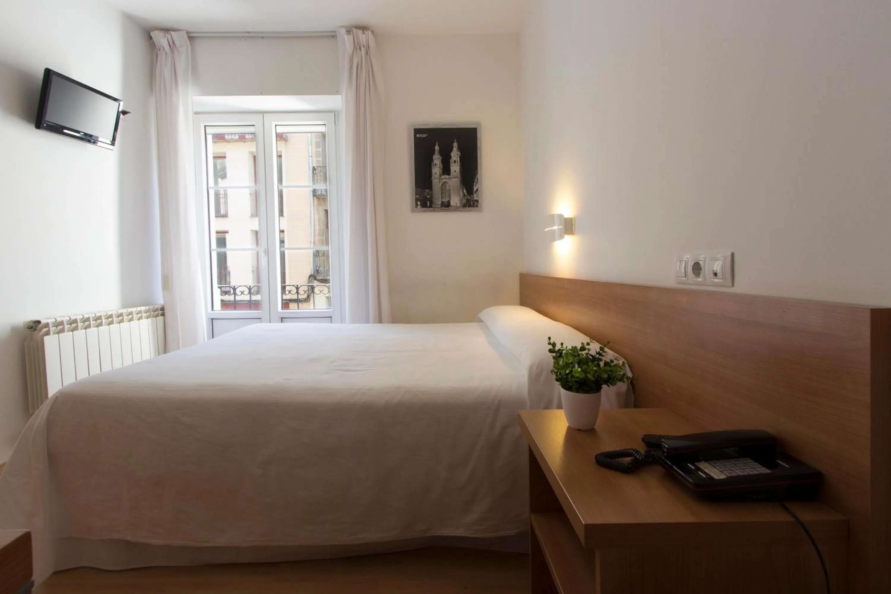 Bed in Hostal La Numantina