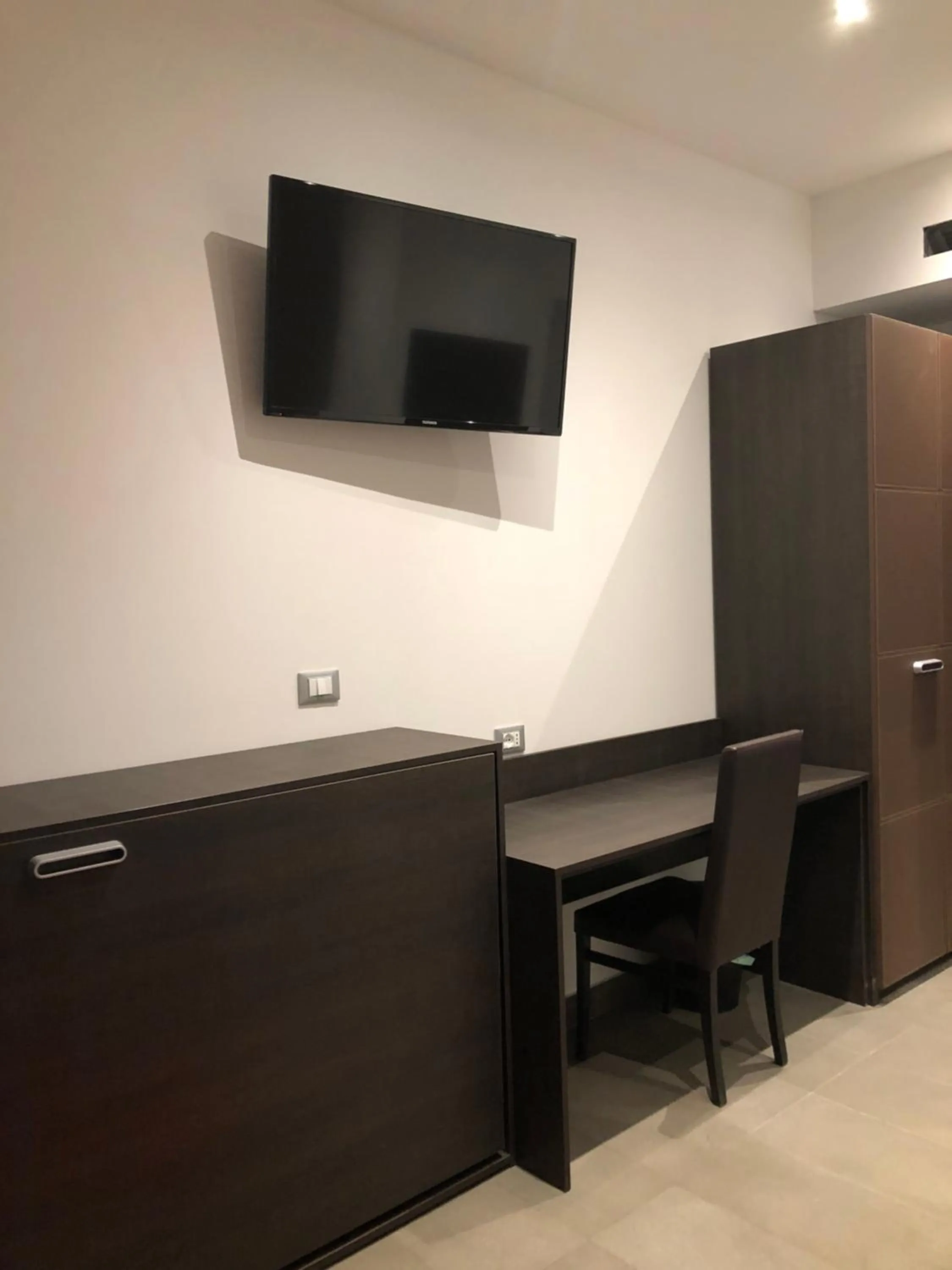 Photo of the whole room in Ex-L