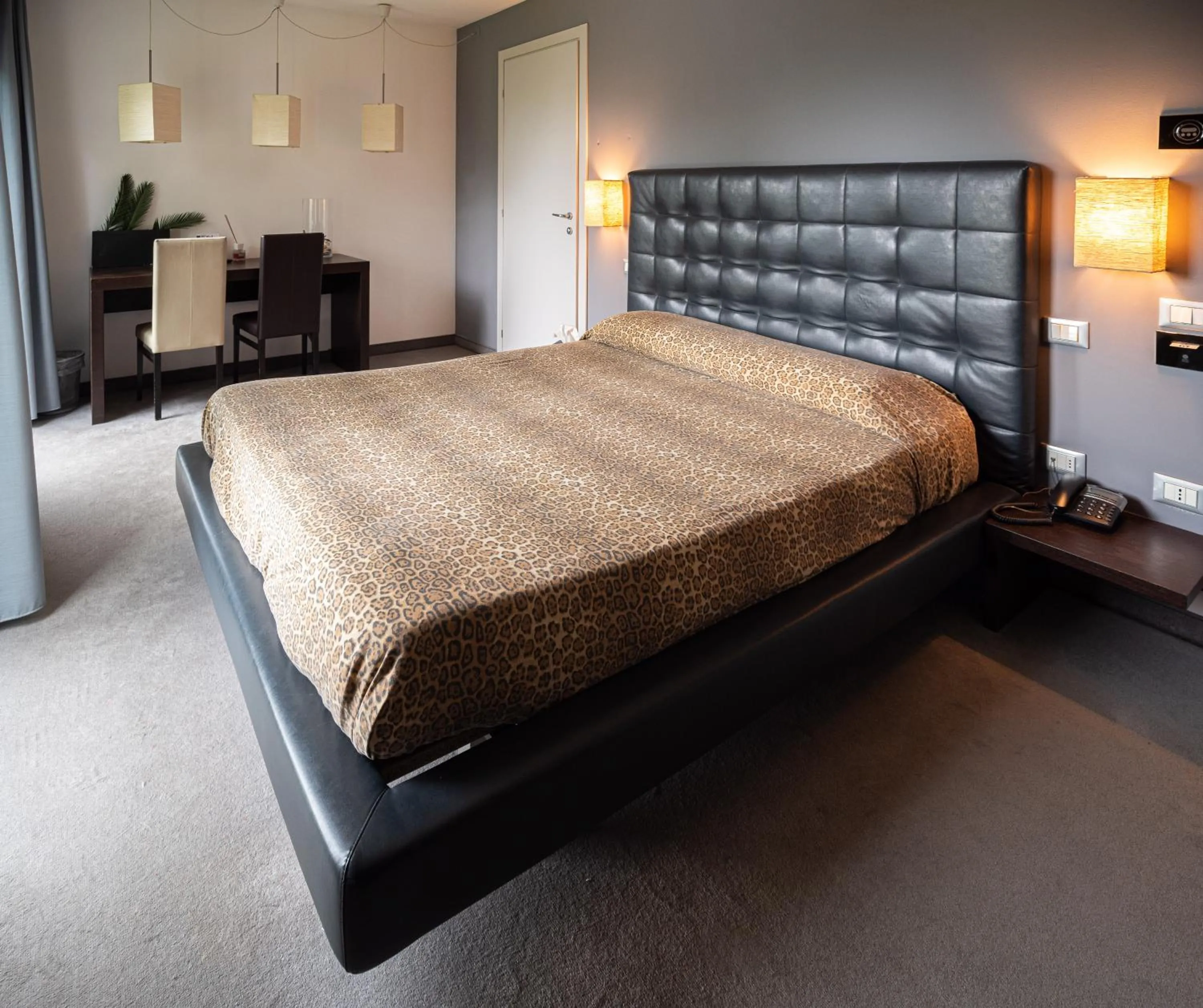 Bedroom, Bed in Ex-L