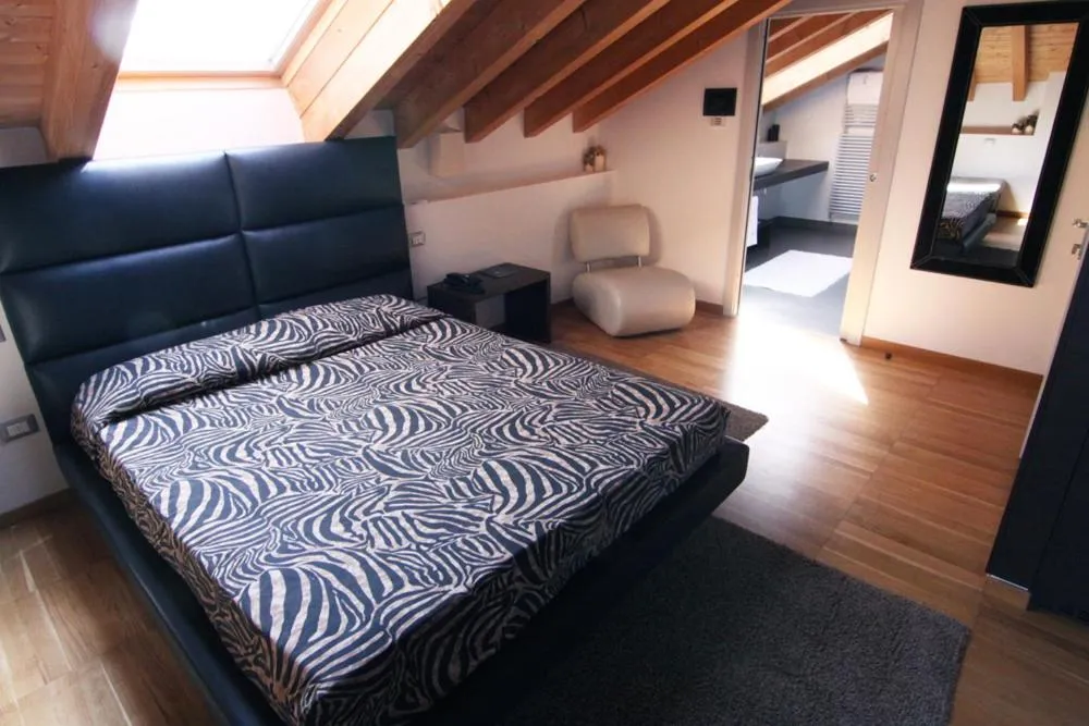 Photo of the whole room, Bed in Ex-L