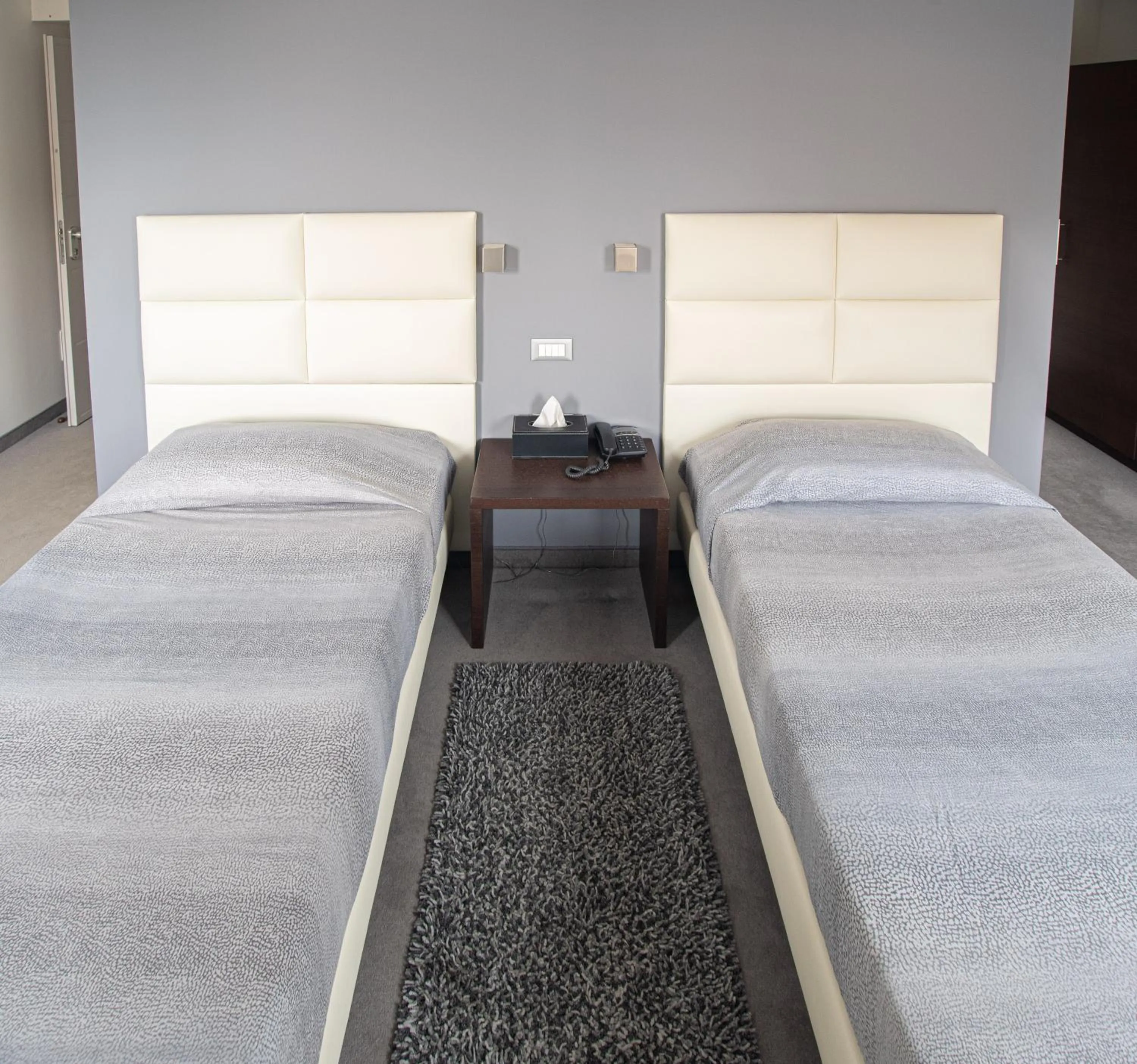 Bedroom, Bed in Ex-L