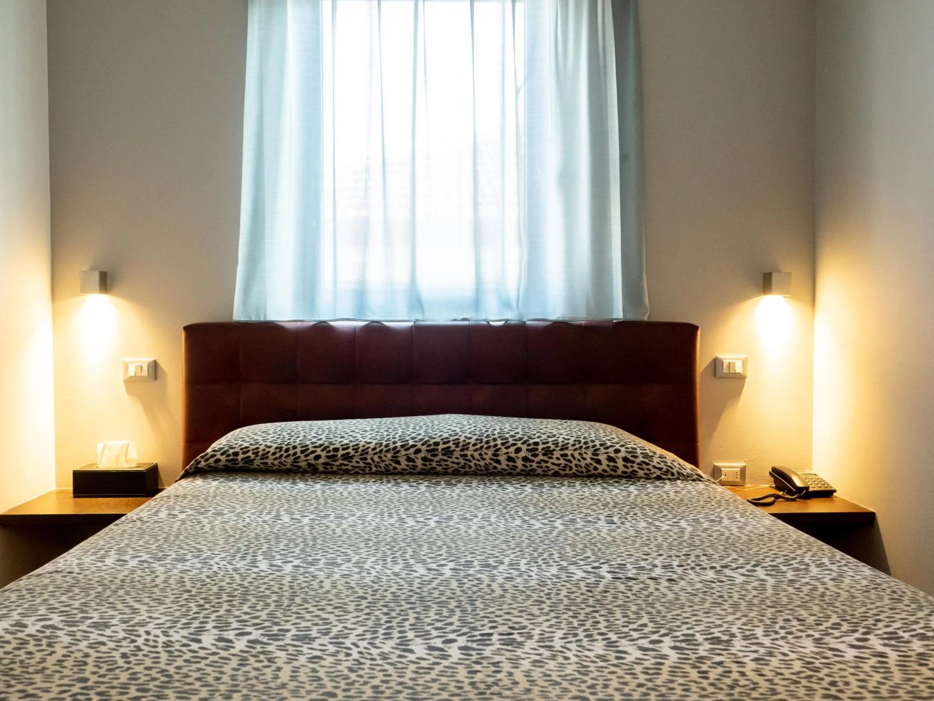 Bedroom, Bed in Ex-L