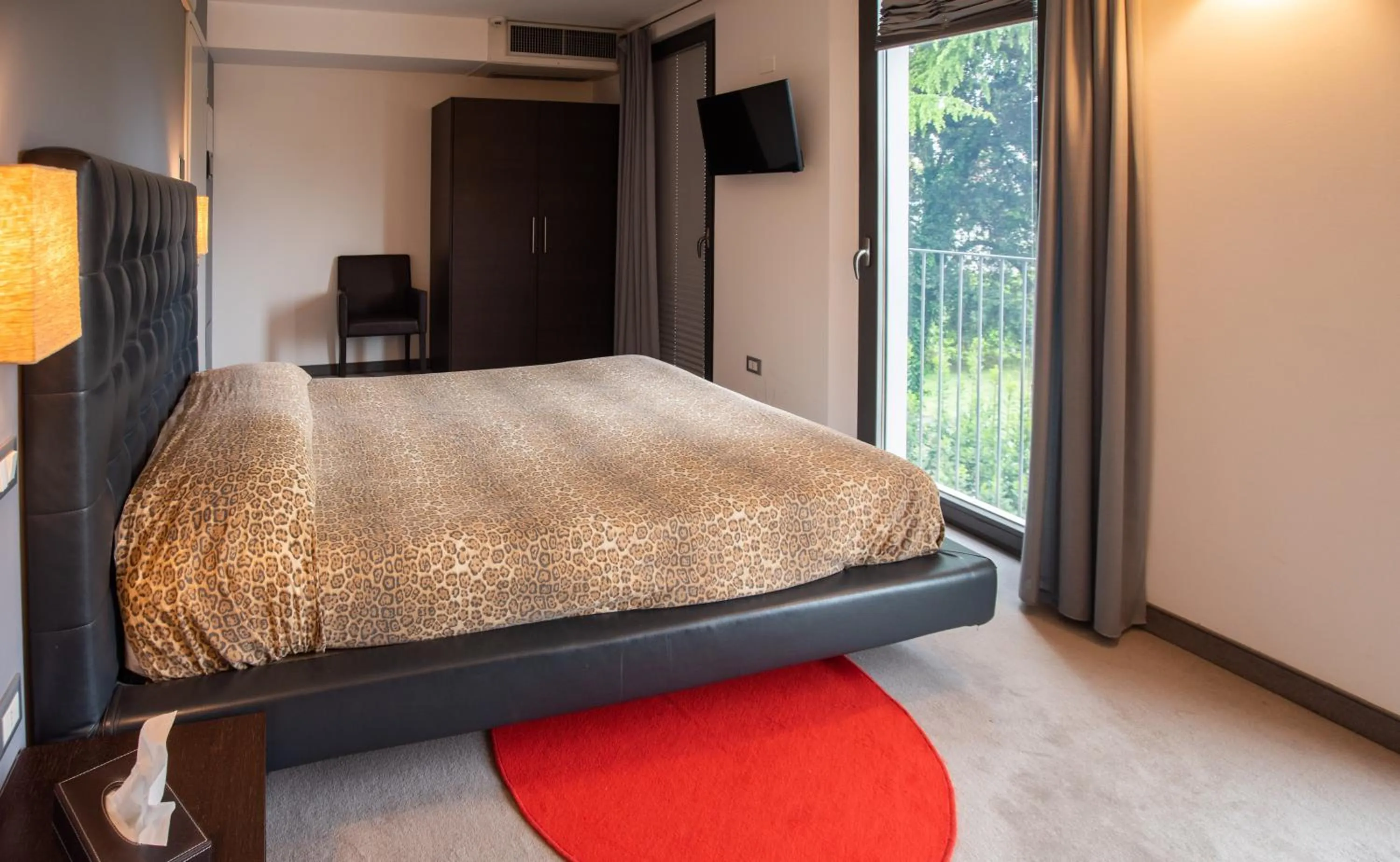 Bedroom, Bed in Ex-L