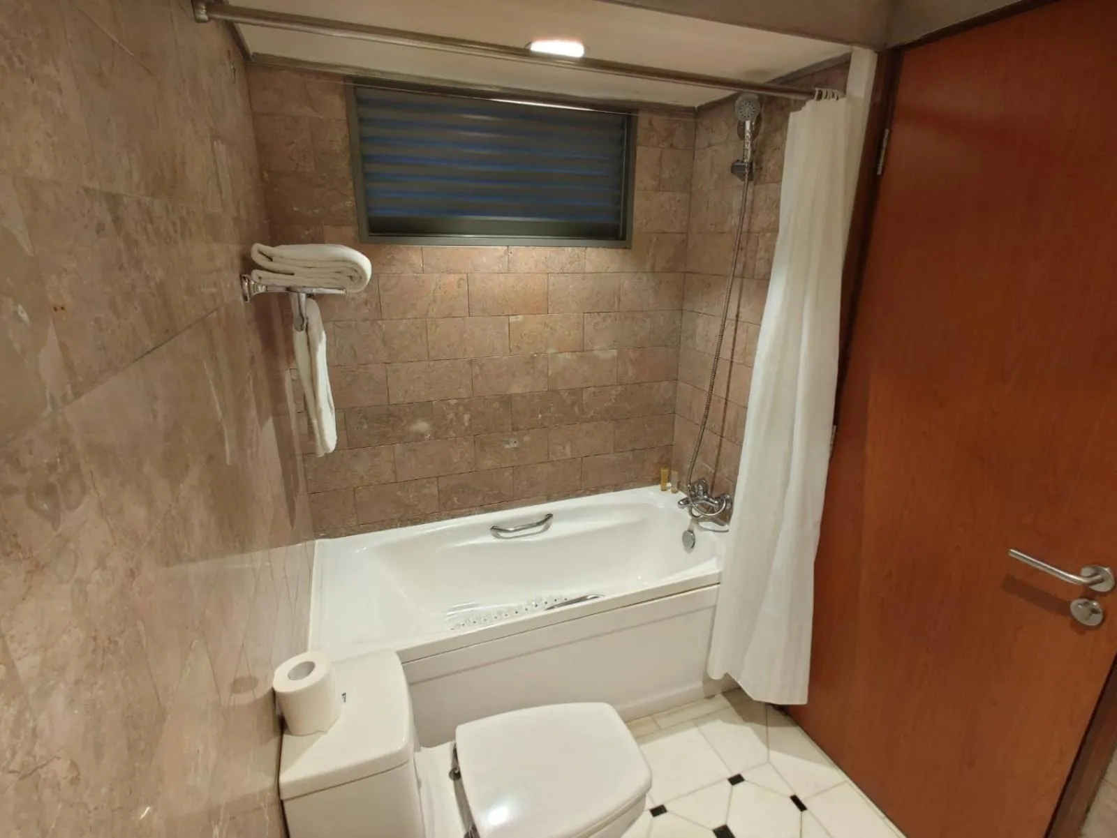 Hot Tub in Orchard Point Serviced Apartments