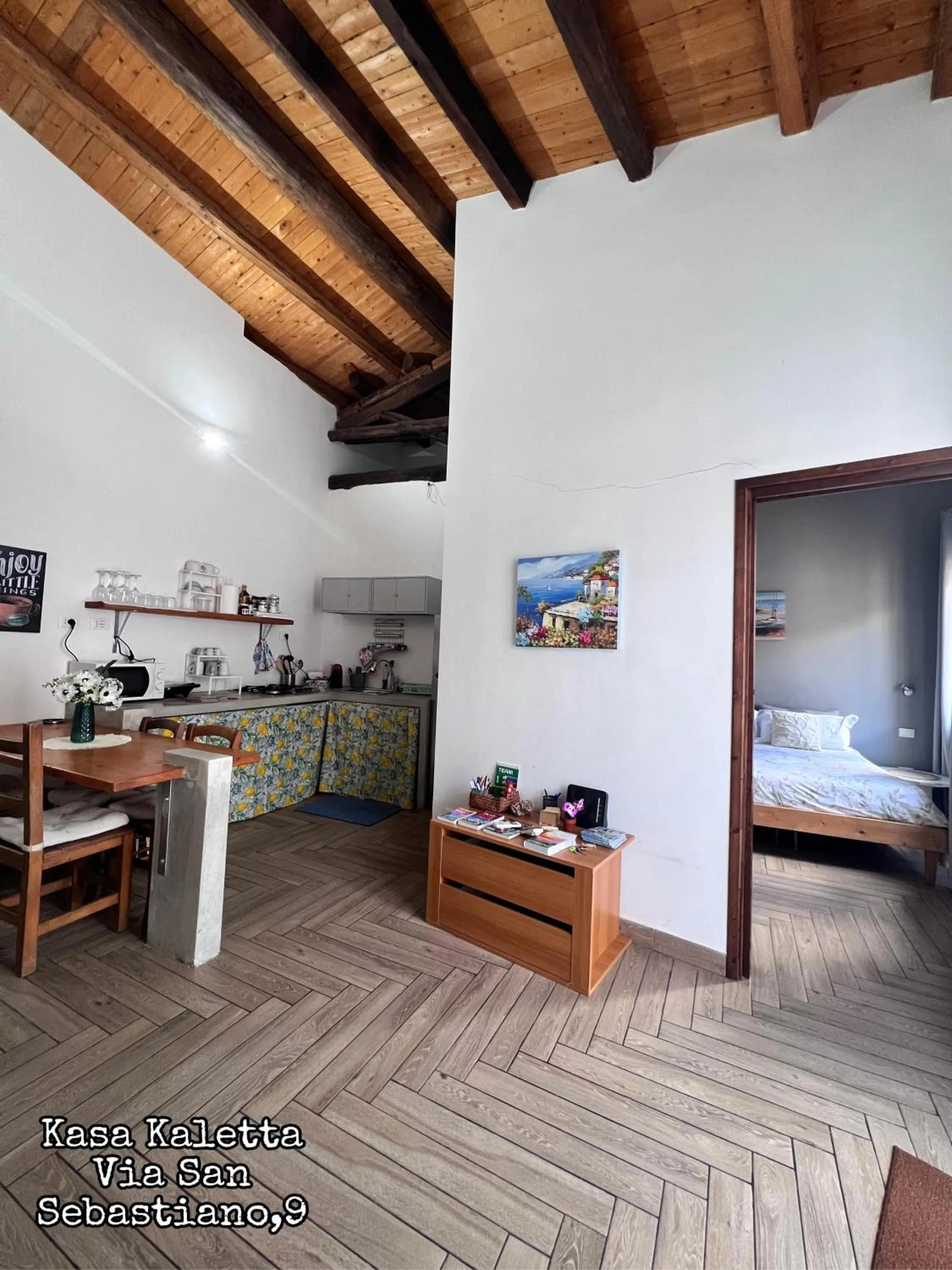 Kitchen or kitchenette in Kasa Kala Rooms & Apartments