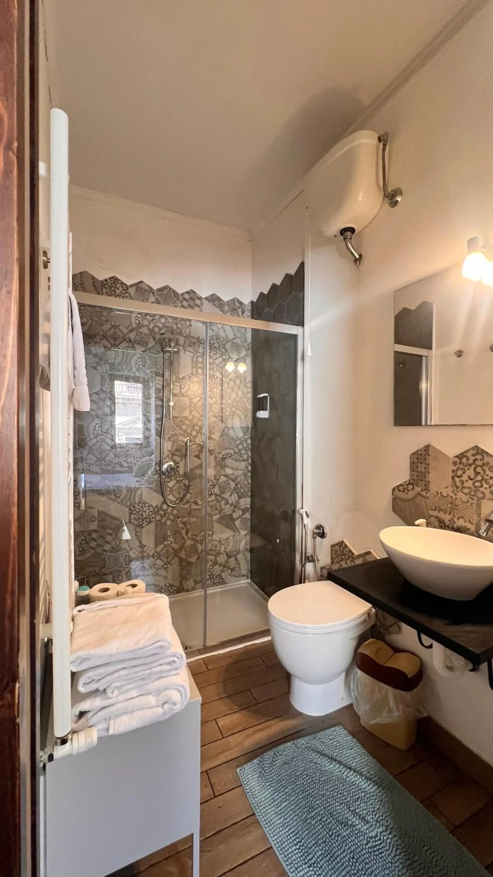 Shower in Kasa Kala Rooms & Apartments