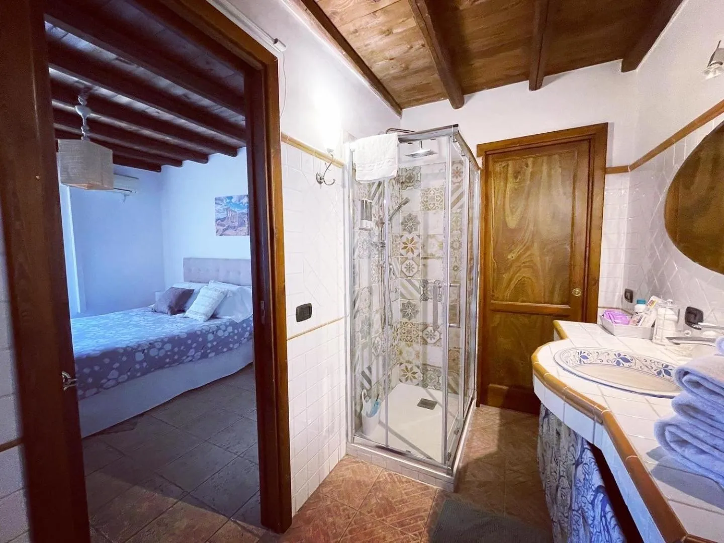 Bathroom, Bed in Kasa Kala Rooms & Apartments