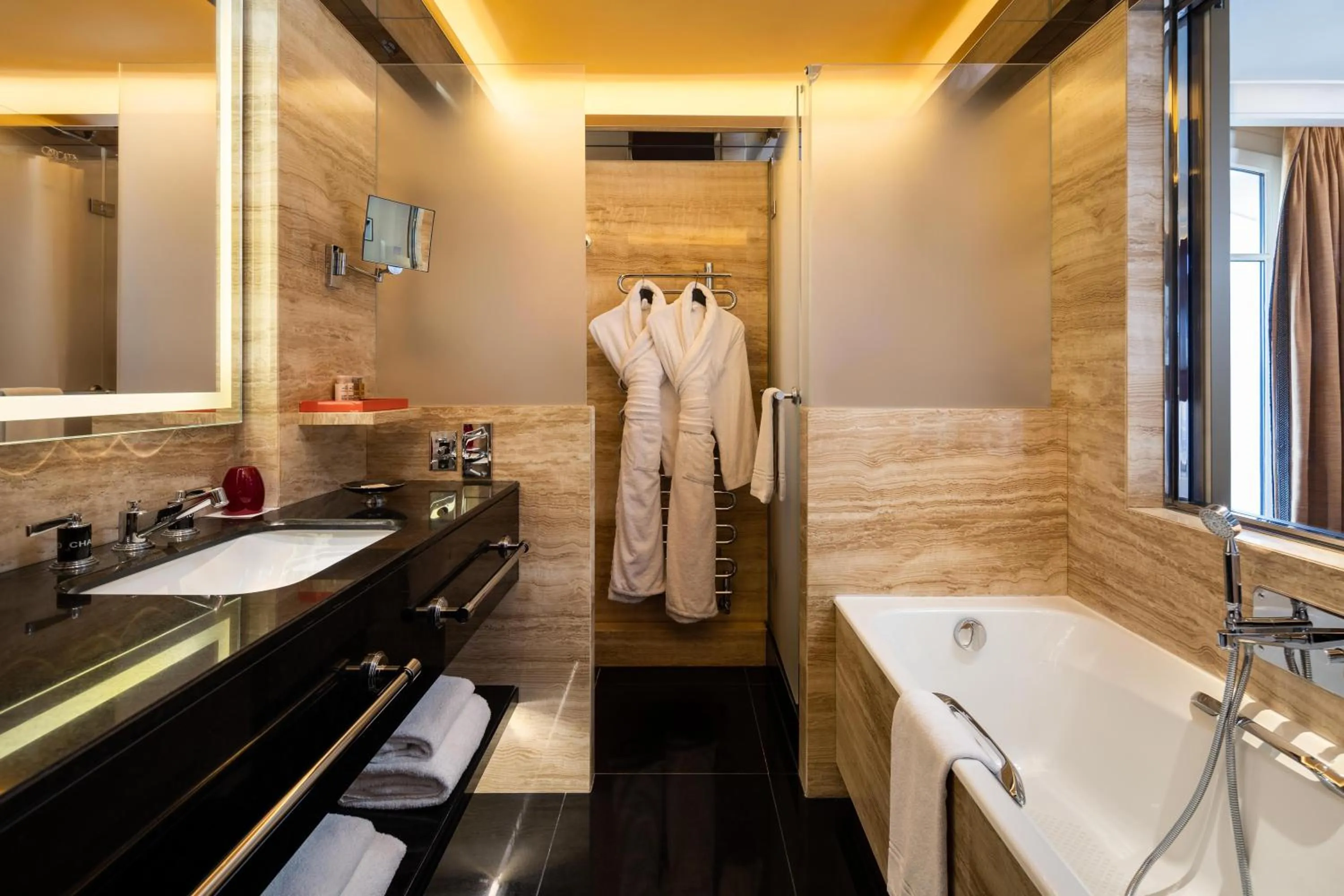 Bathroom in Hotel Montaigne