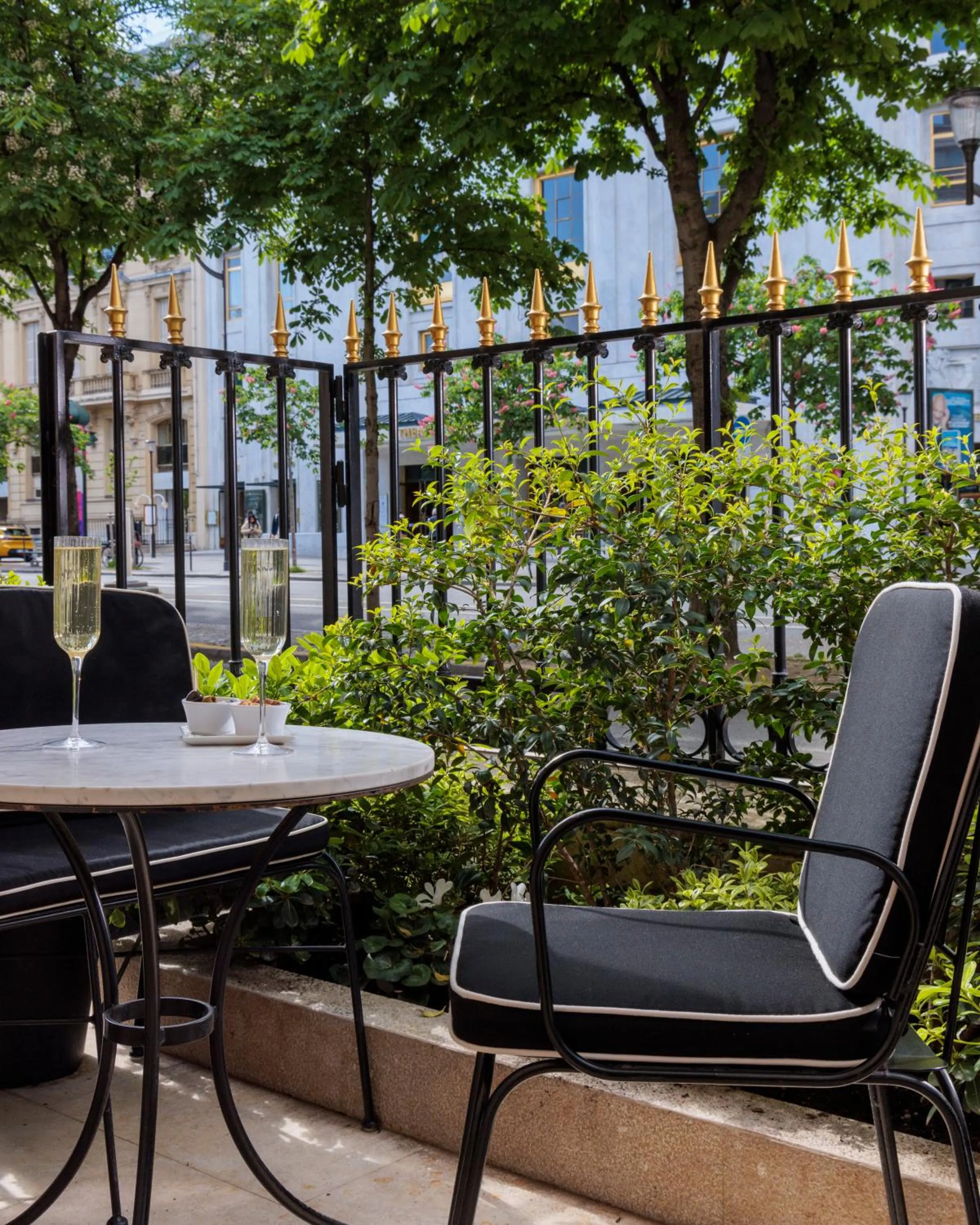 Patio in Hotel Montaigne