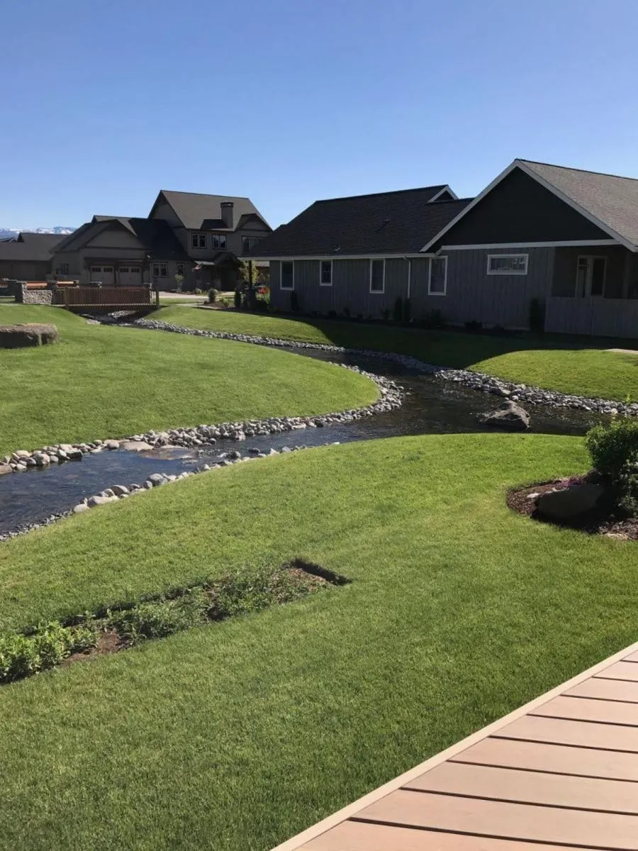 Property building in Riley`s Mountain View