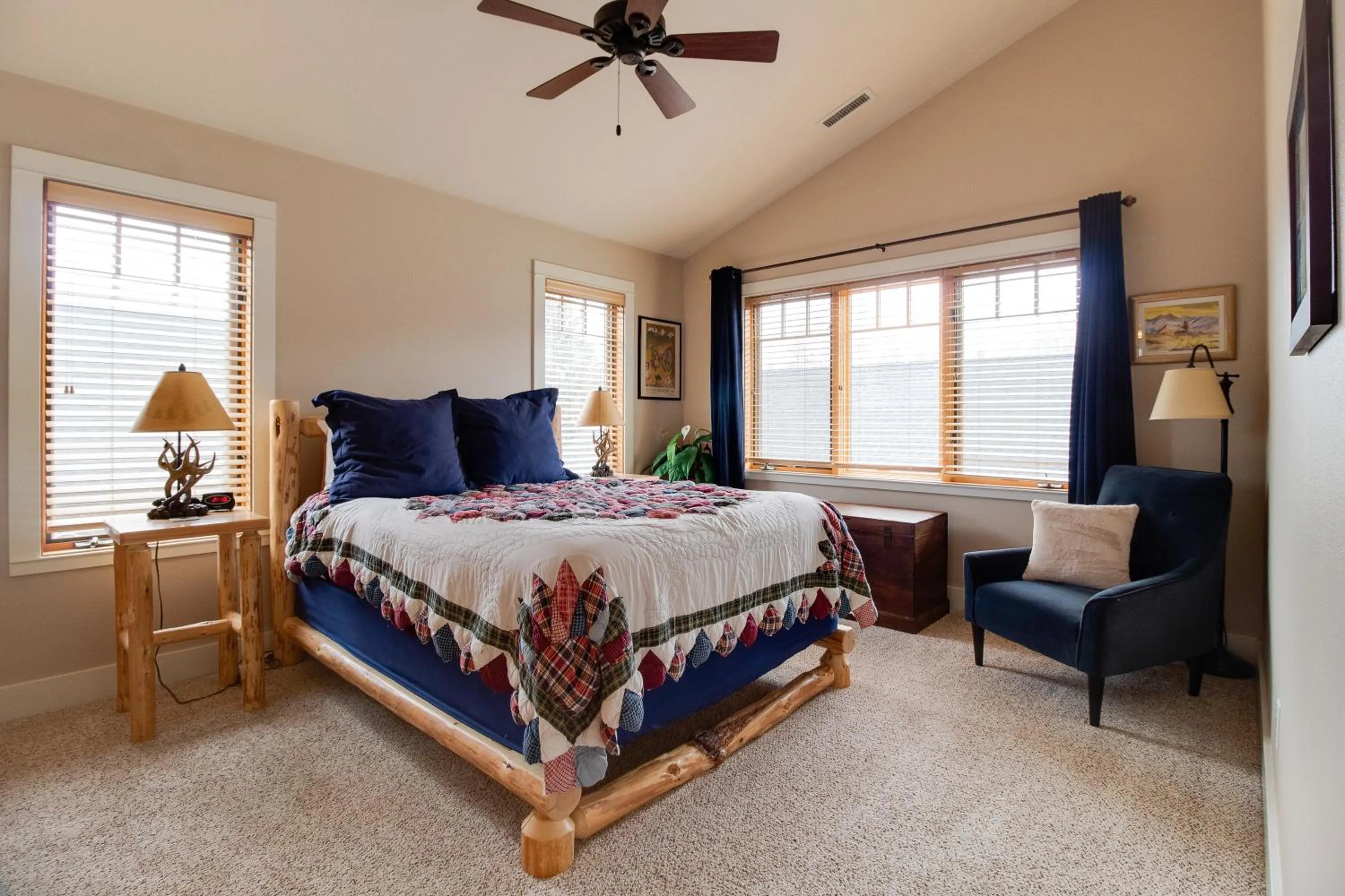 Property building, Bed in Riley`s Mountain View