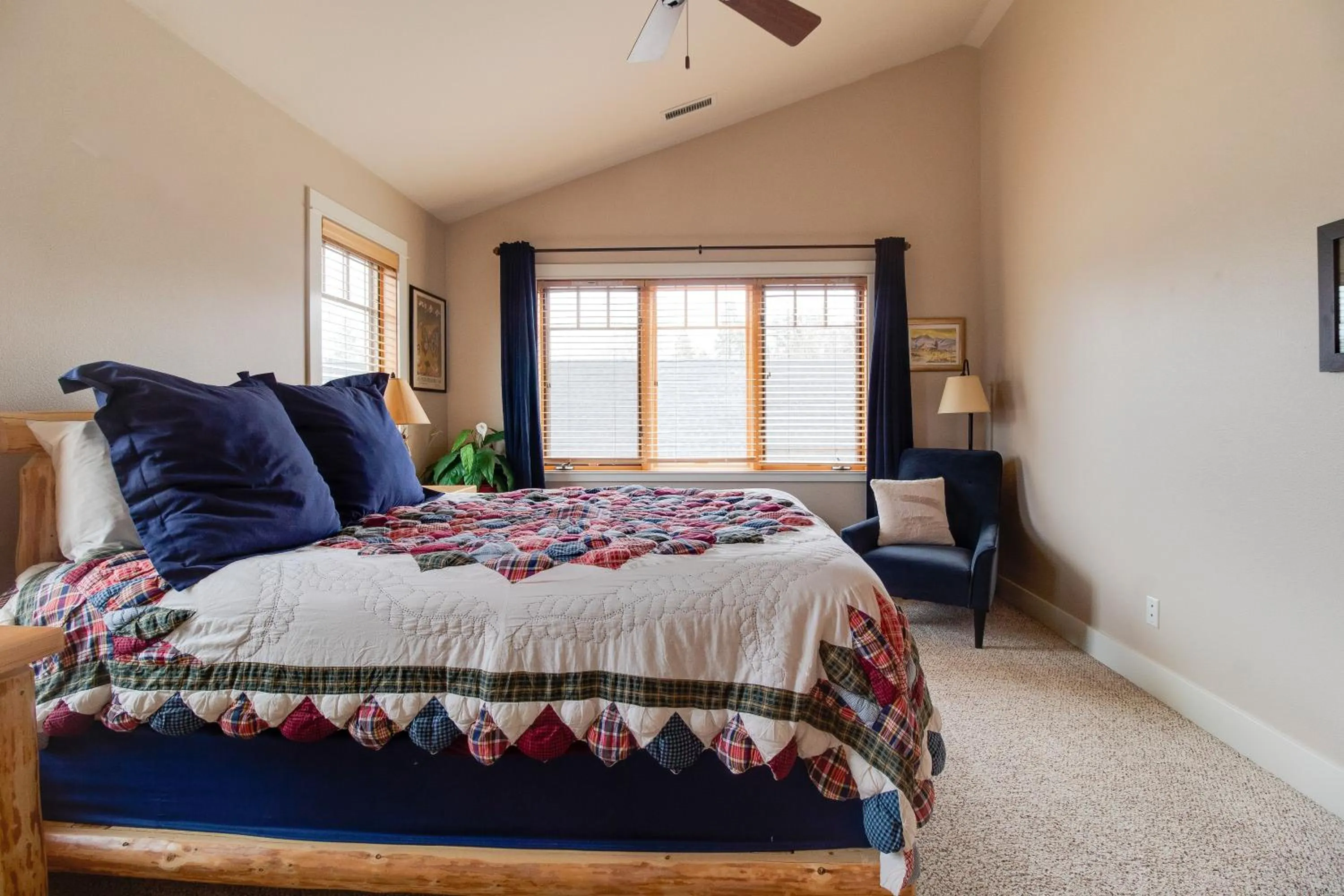 Property building, Bed in Riley`s Mountain View