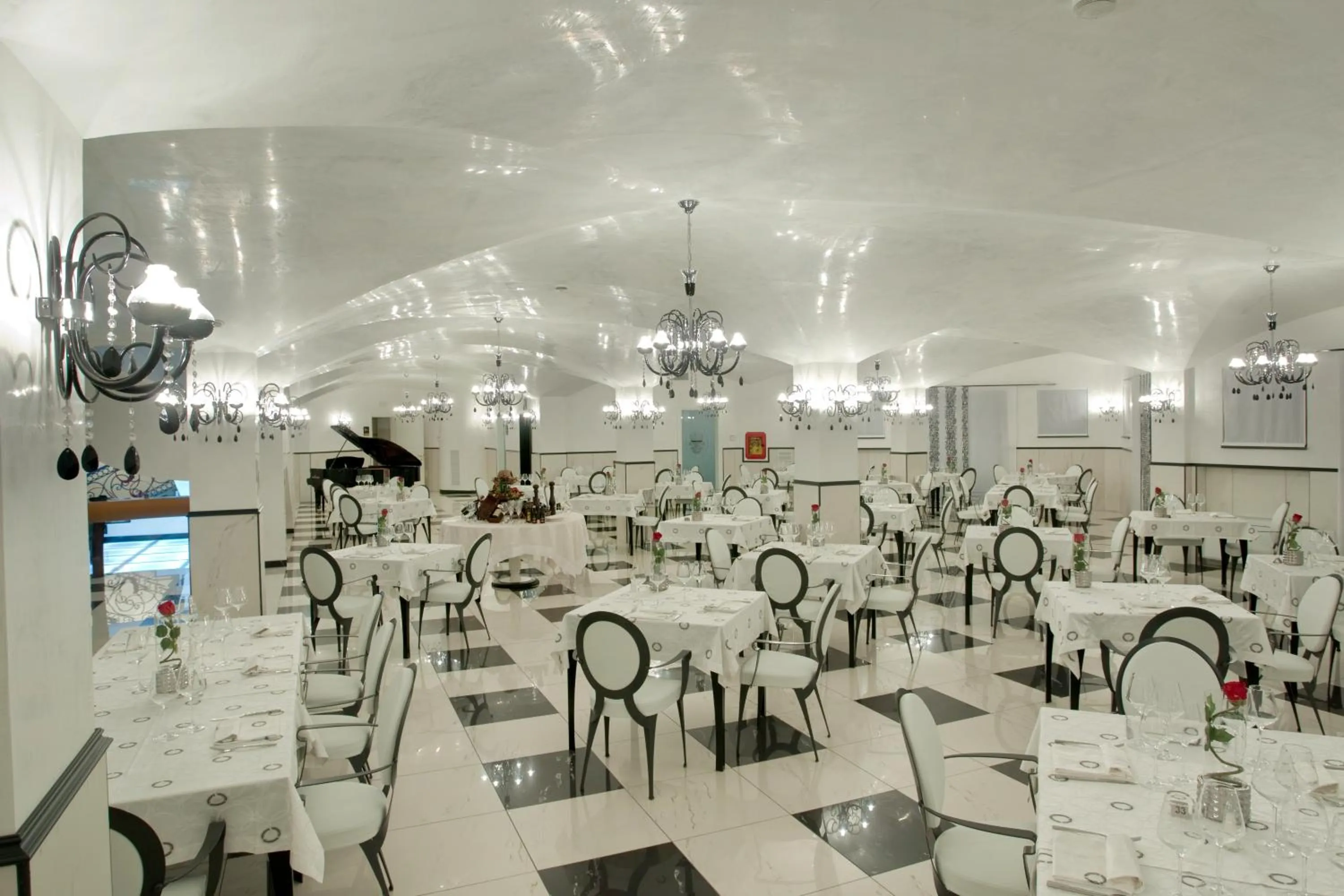 Restaurant/places to eat in L' Araba Fenice Hotel & Resort