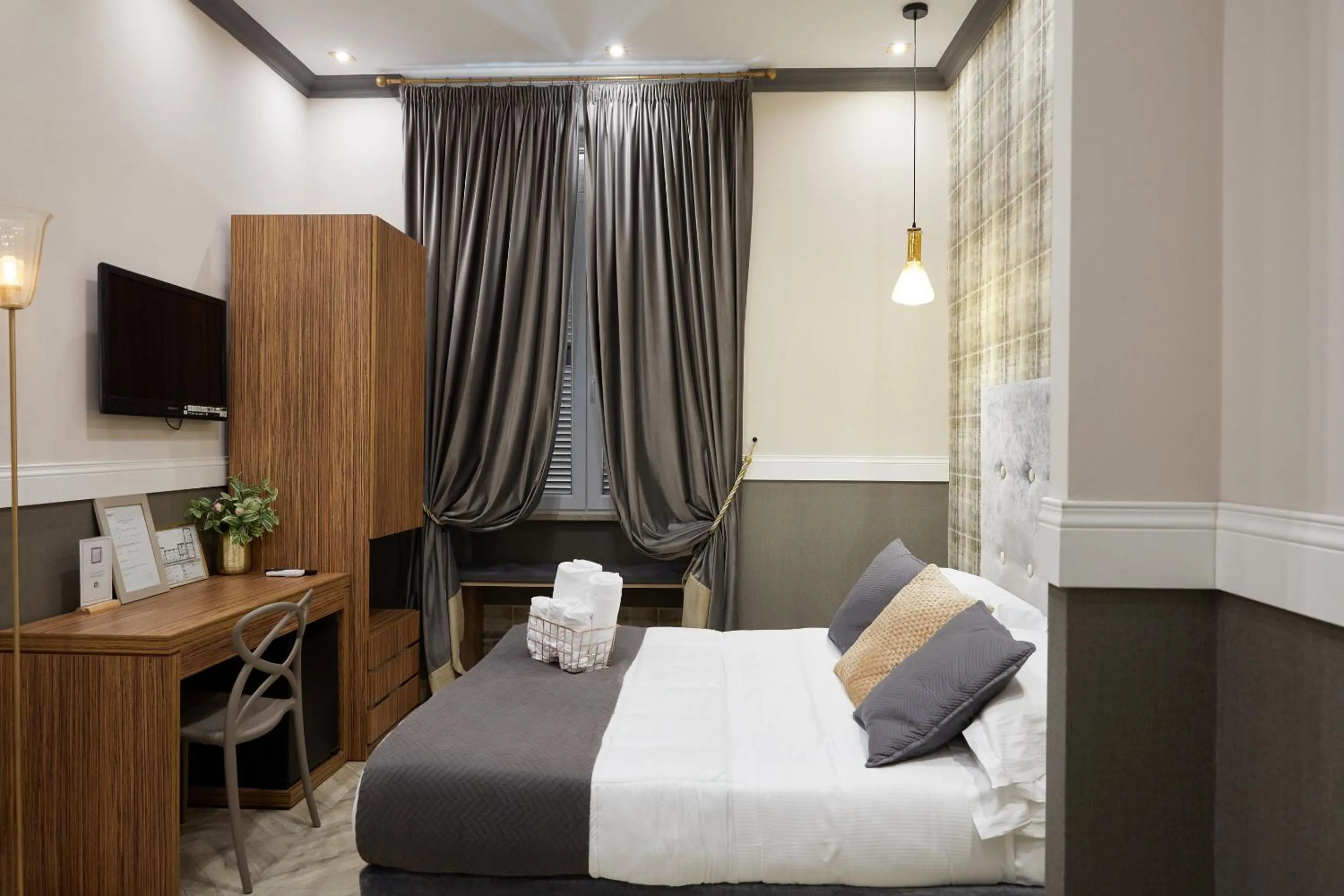 Bedroom, Bed in Hotel Roma Vaticano