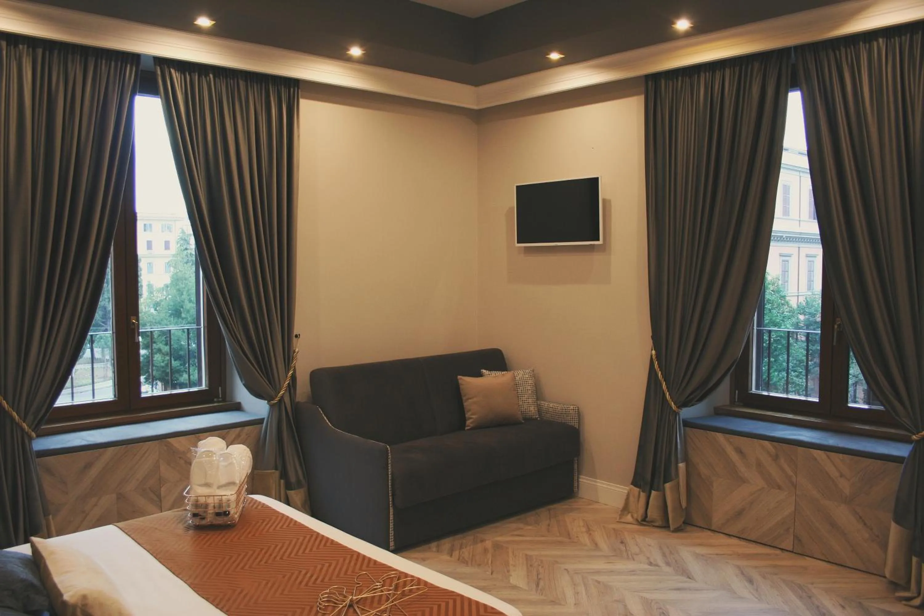 Seating area, Bed in Hotel Roma Vaticano