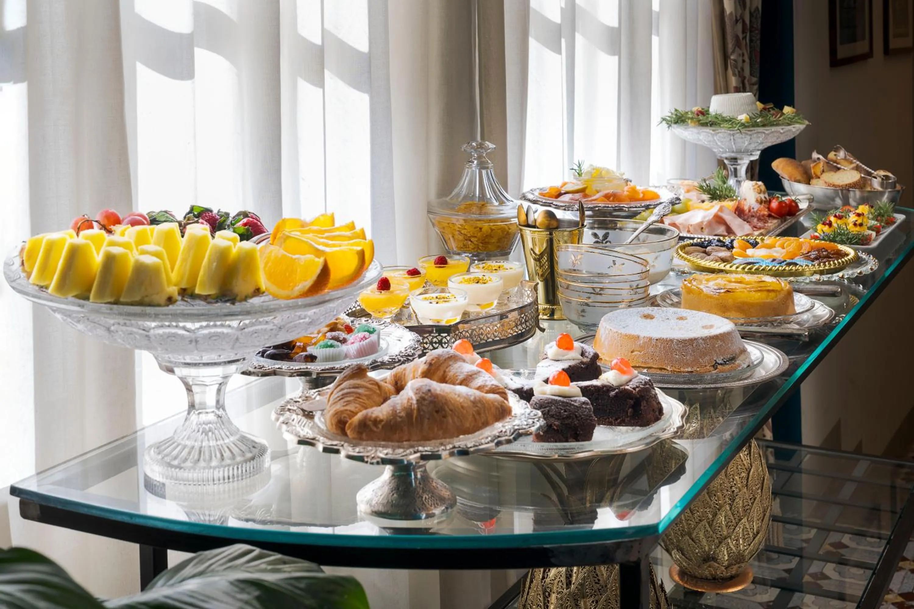 Breakfast in Palazzo Arone dei Baroni di Valentino