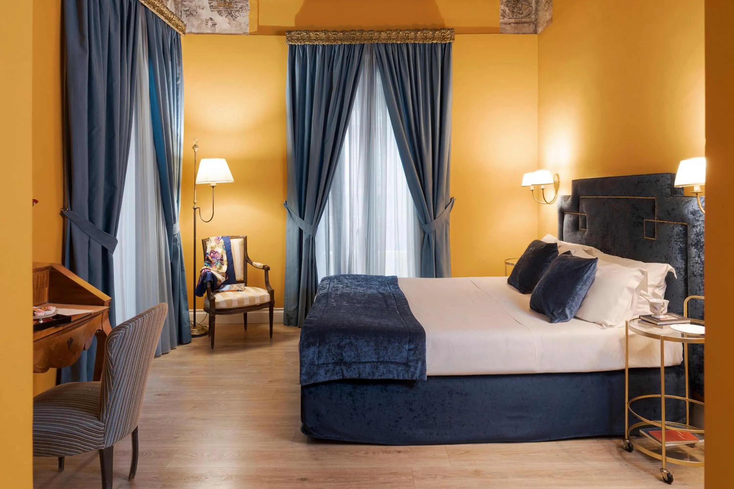 Photo of the whole room, Bed in Palazzo Arone dei Baroni di Valentino