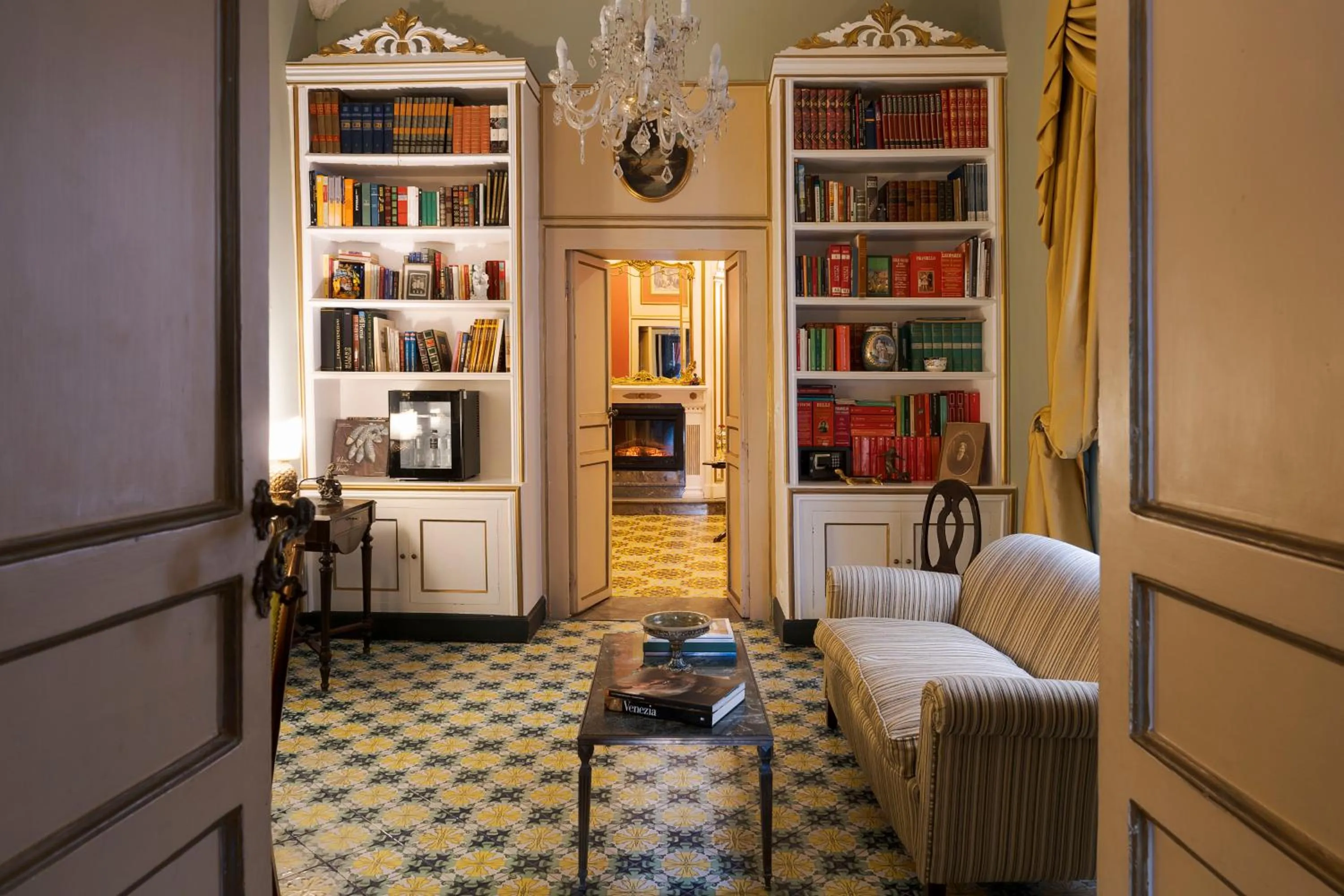 Bedroom in Palazzo Arone dei Baroni di Valentino