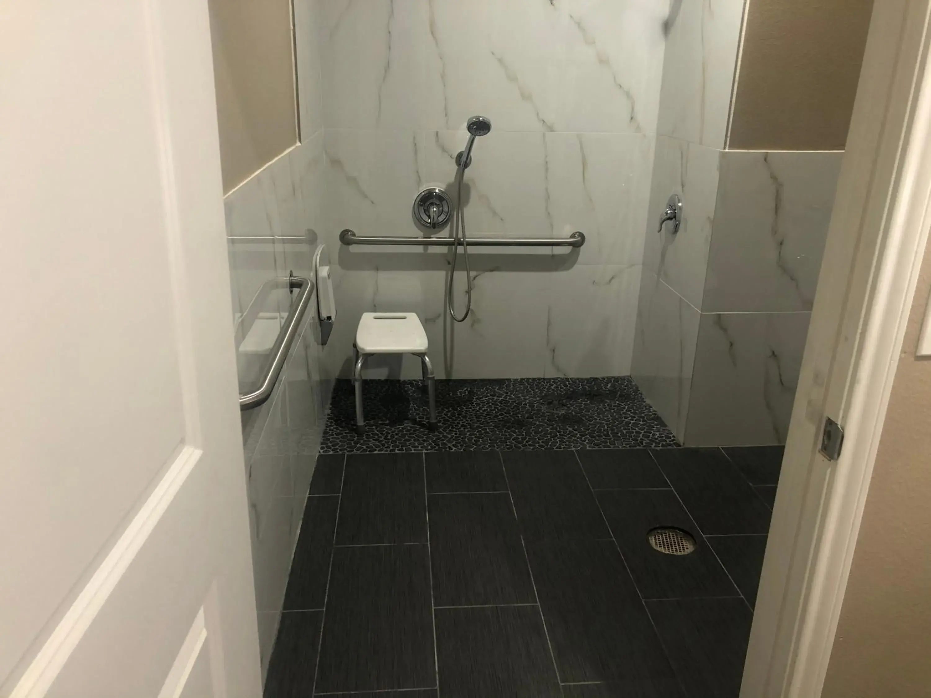 Budget Host Inn & Suites Budget Host Inn & Suites