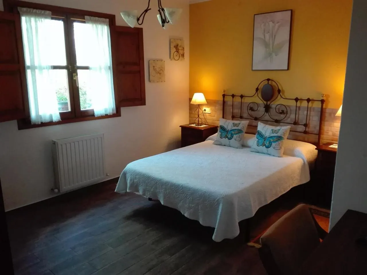 Bedroom in Hotel La Llosona