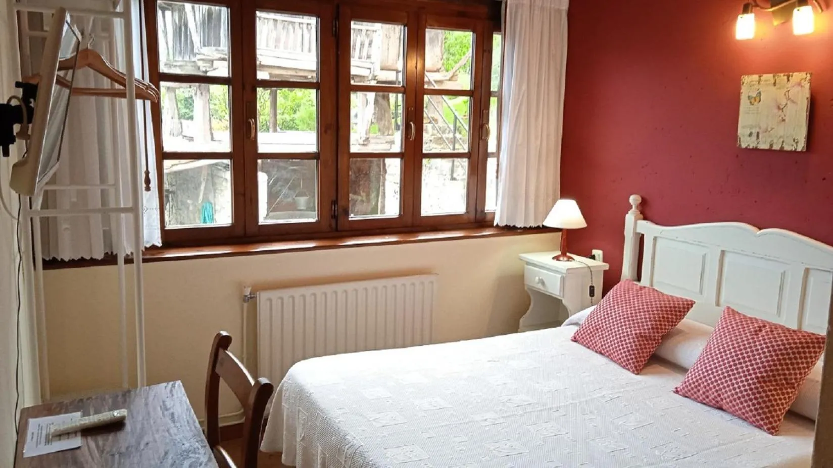 Bedroom in Hotel La Llosona