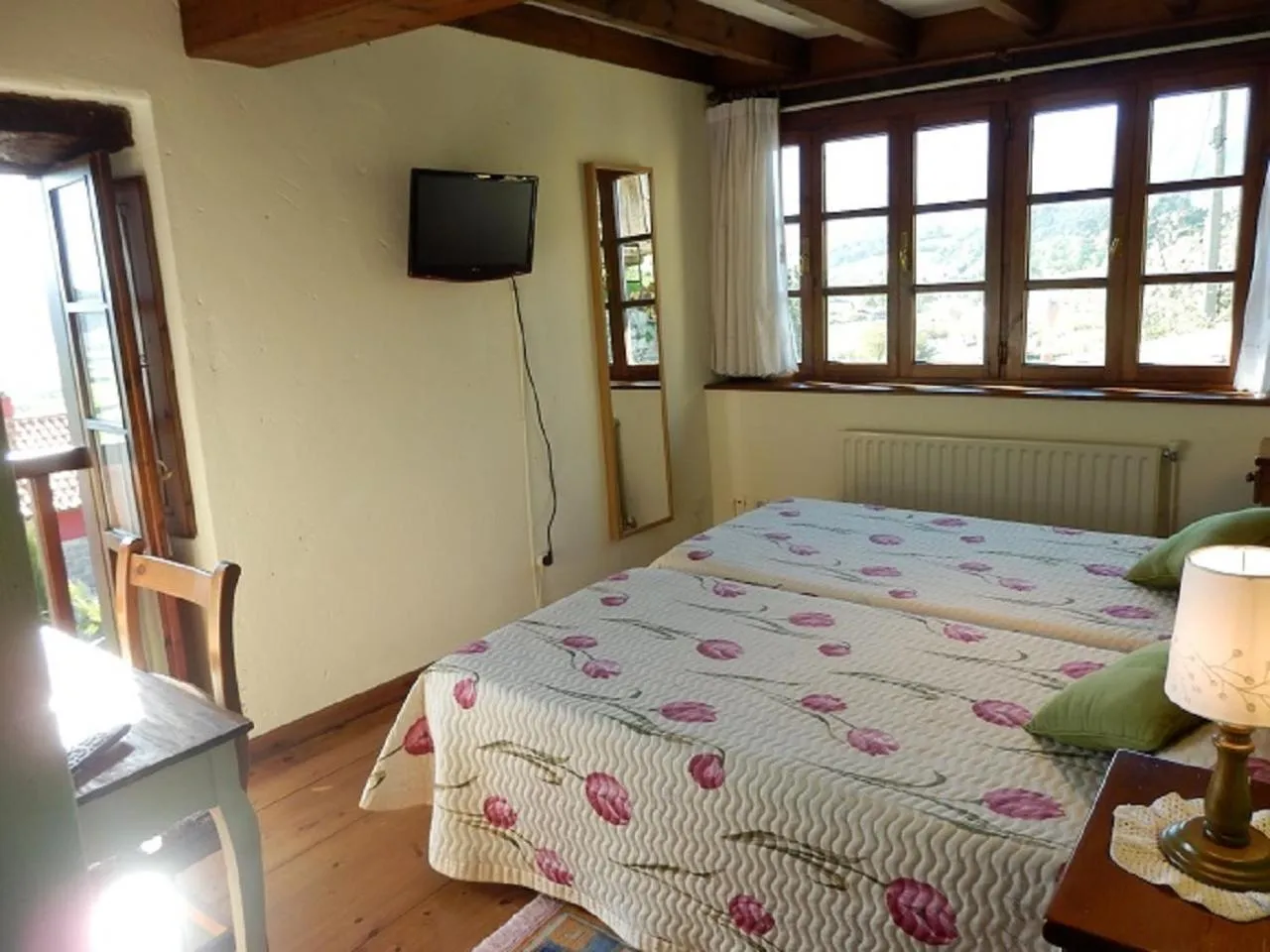 Bedroom in Hotel La Llosona