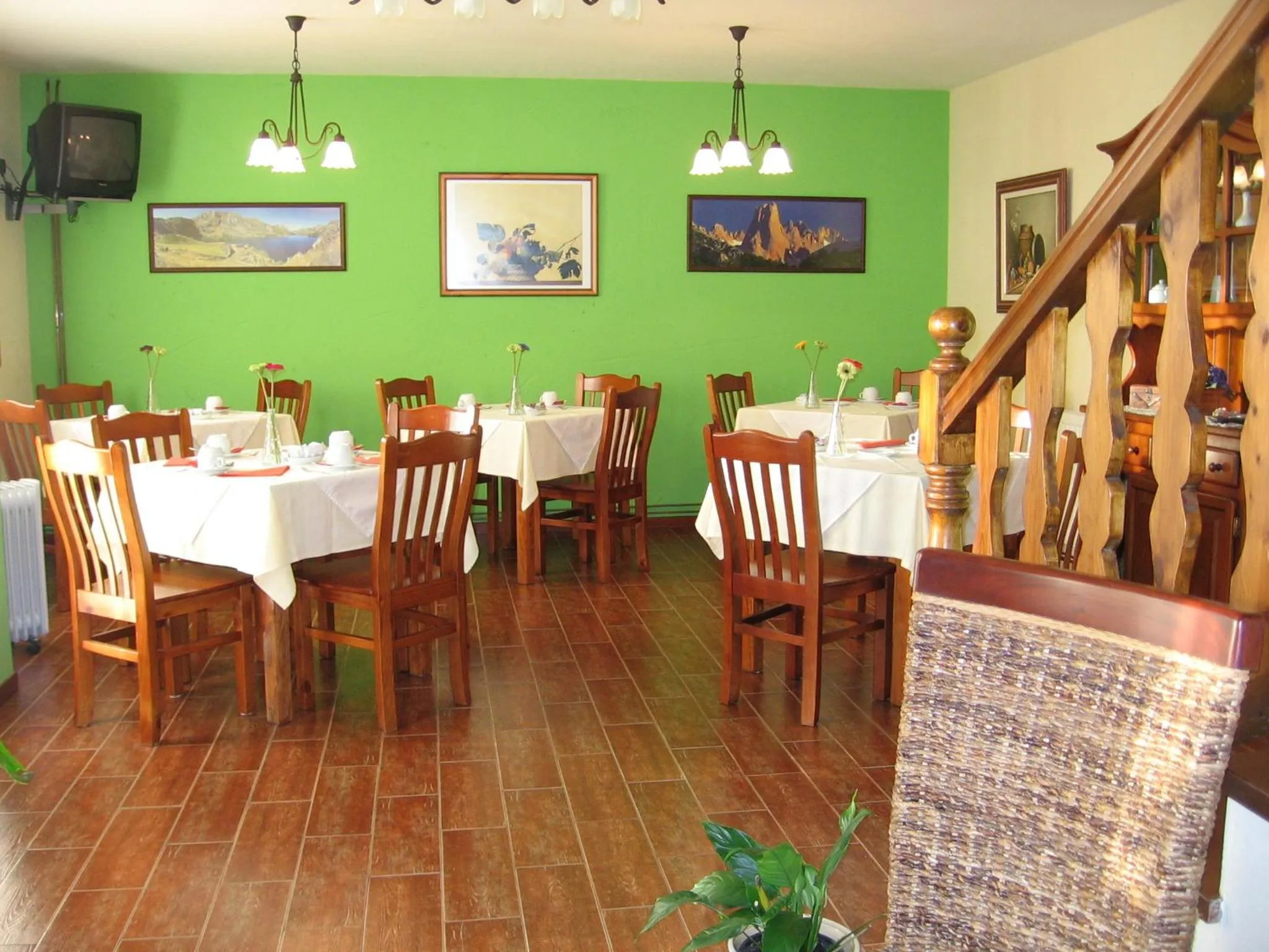 Restaurant/places to eat in Hotel La Llosona