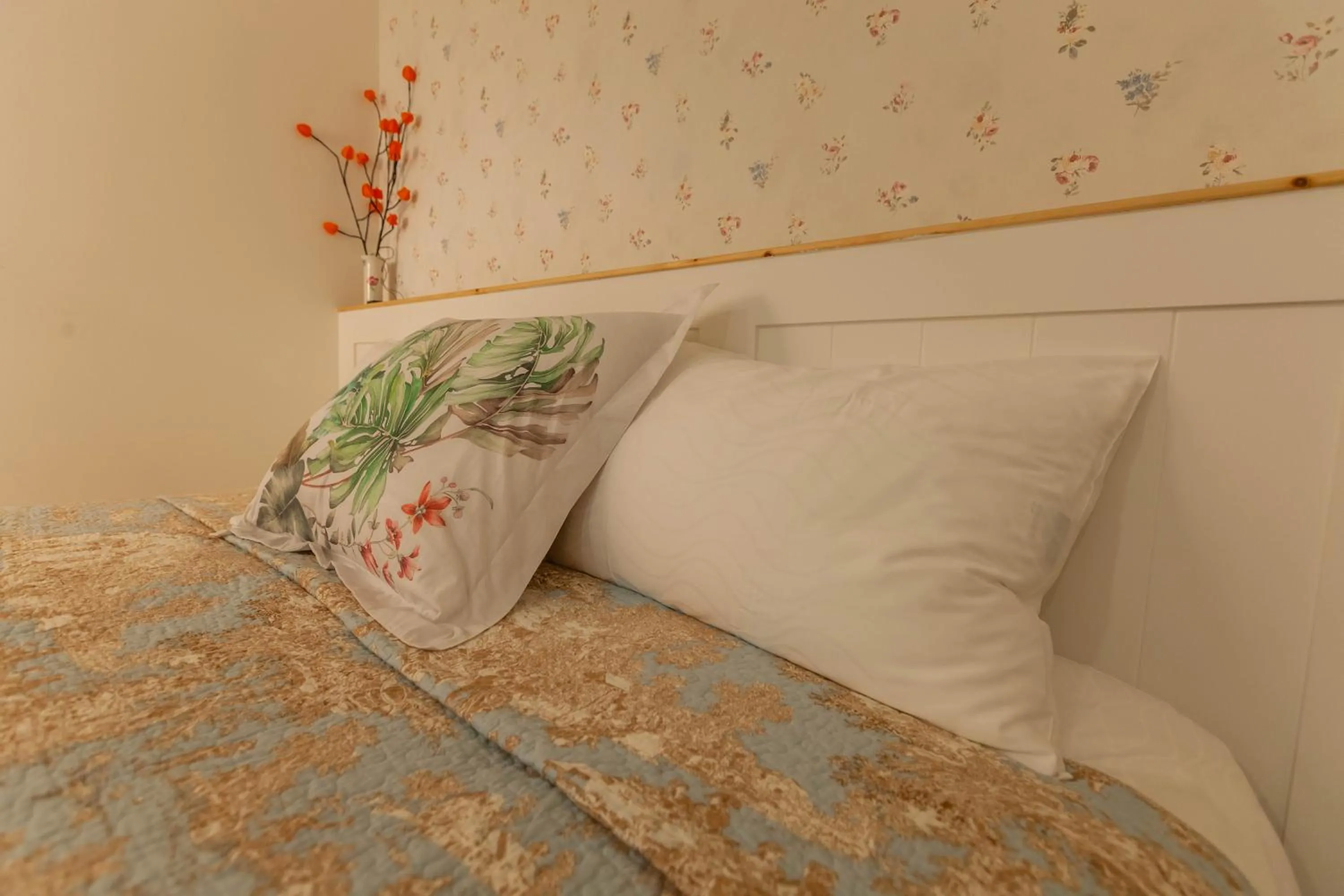 Bed in Rambling Snail