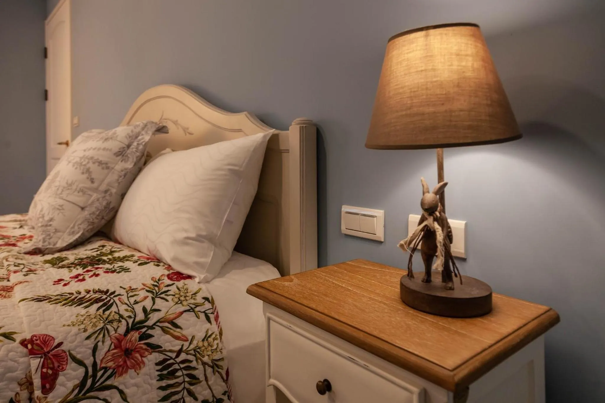 Bed in Rambling Snail