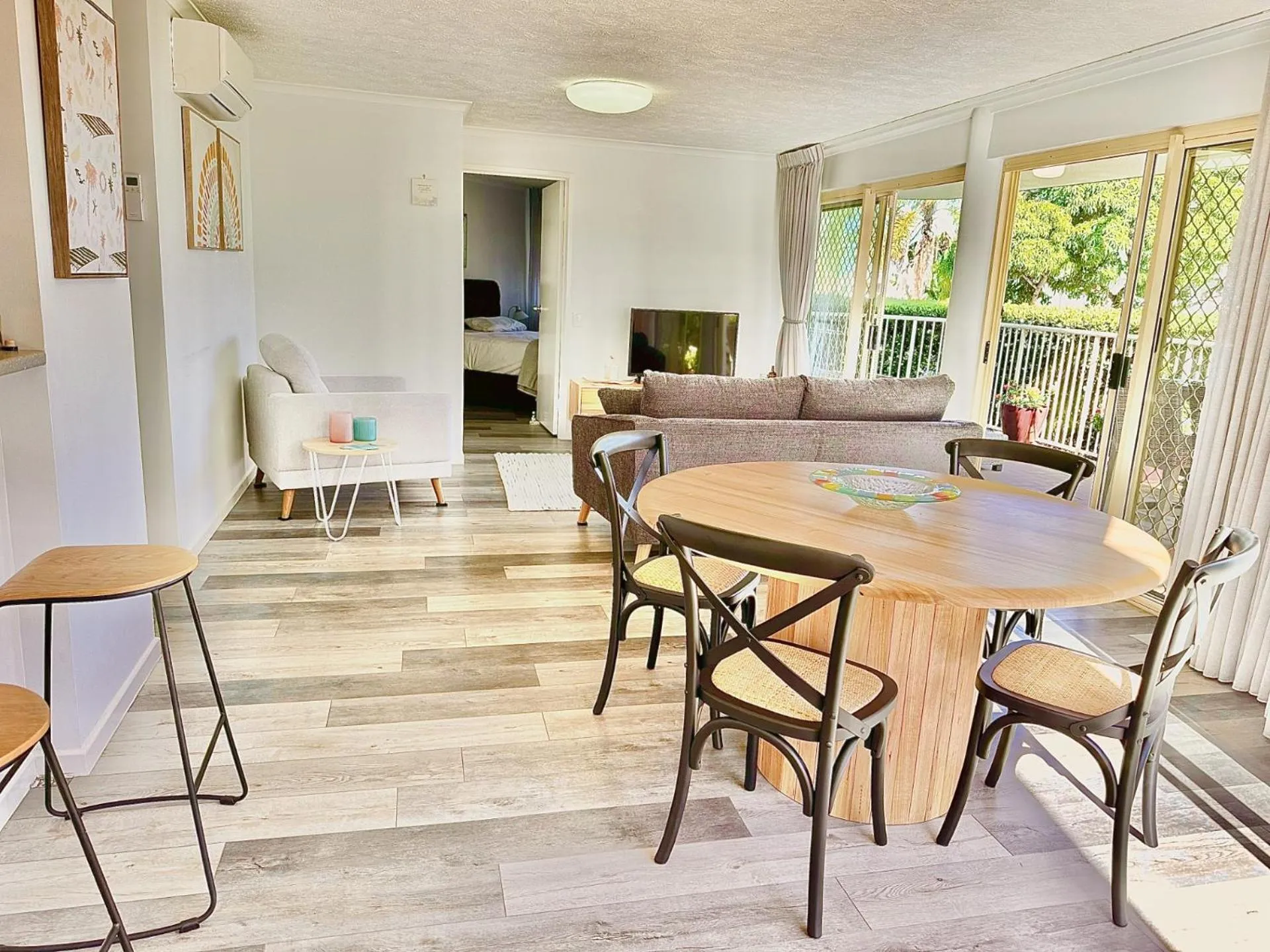 Dining area in Kings Way Apartments
