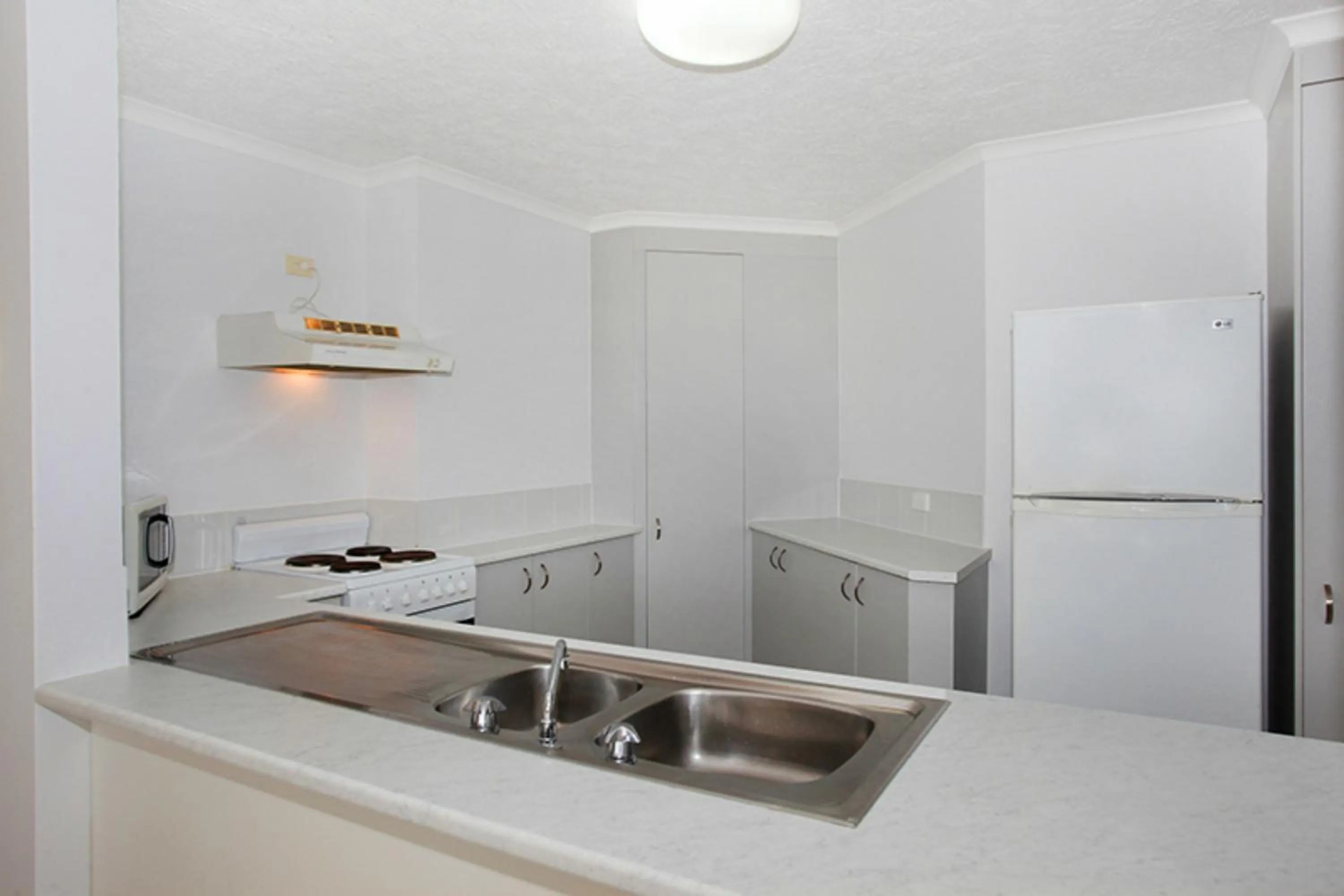 Kitchen or kitchenette in Kings Way Apartments