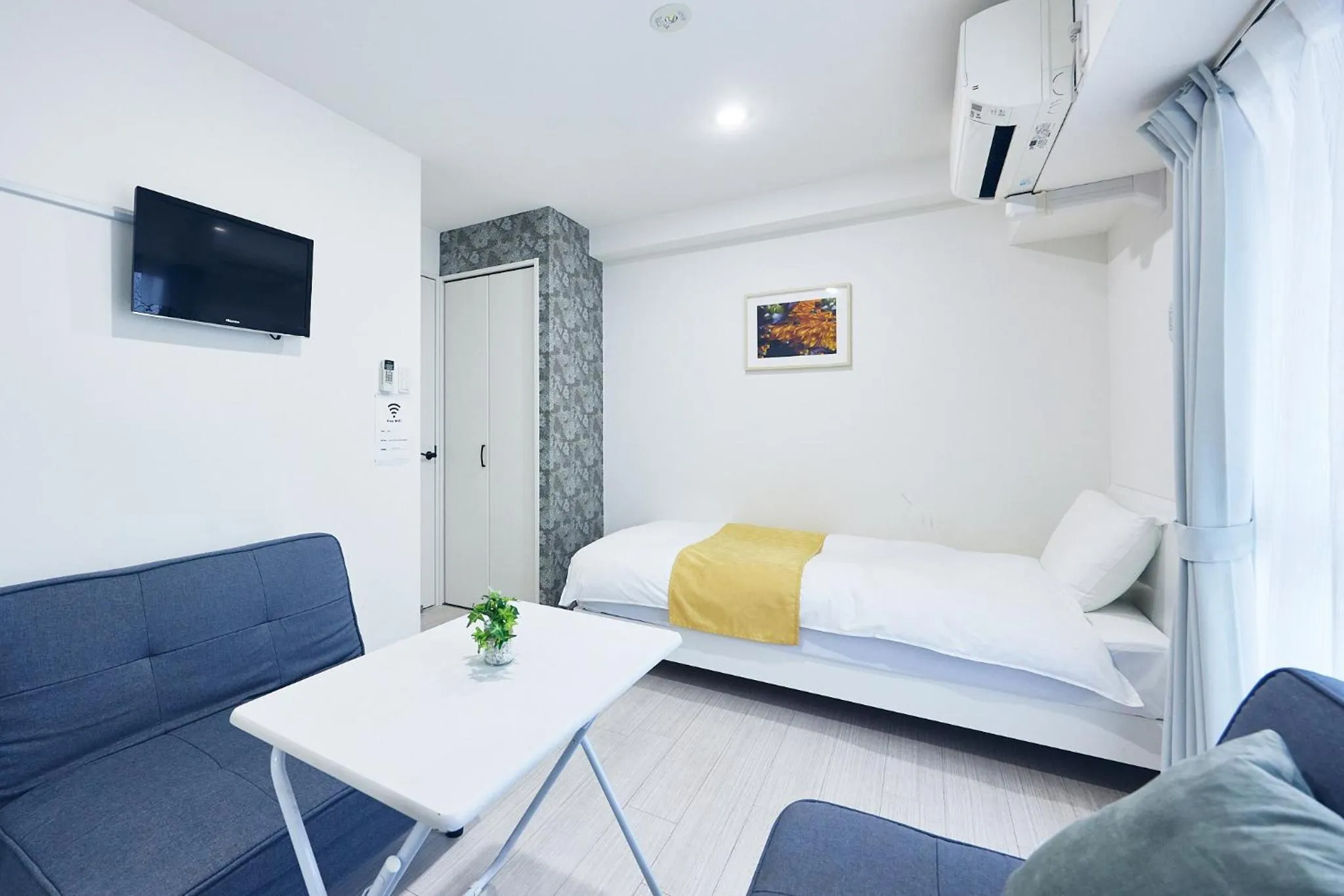 Photo of the whole room, Bed in Montana Flat Yebisu