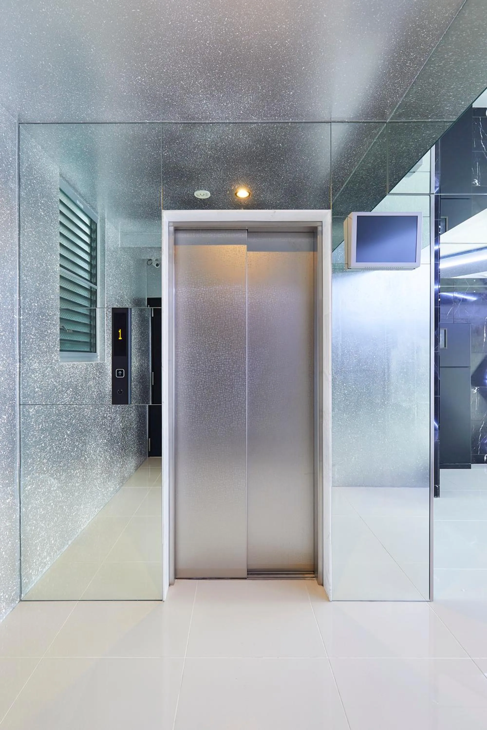 elevator in Montana Flat Yebisu