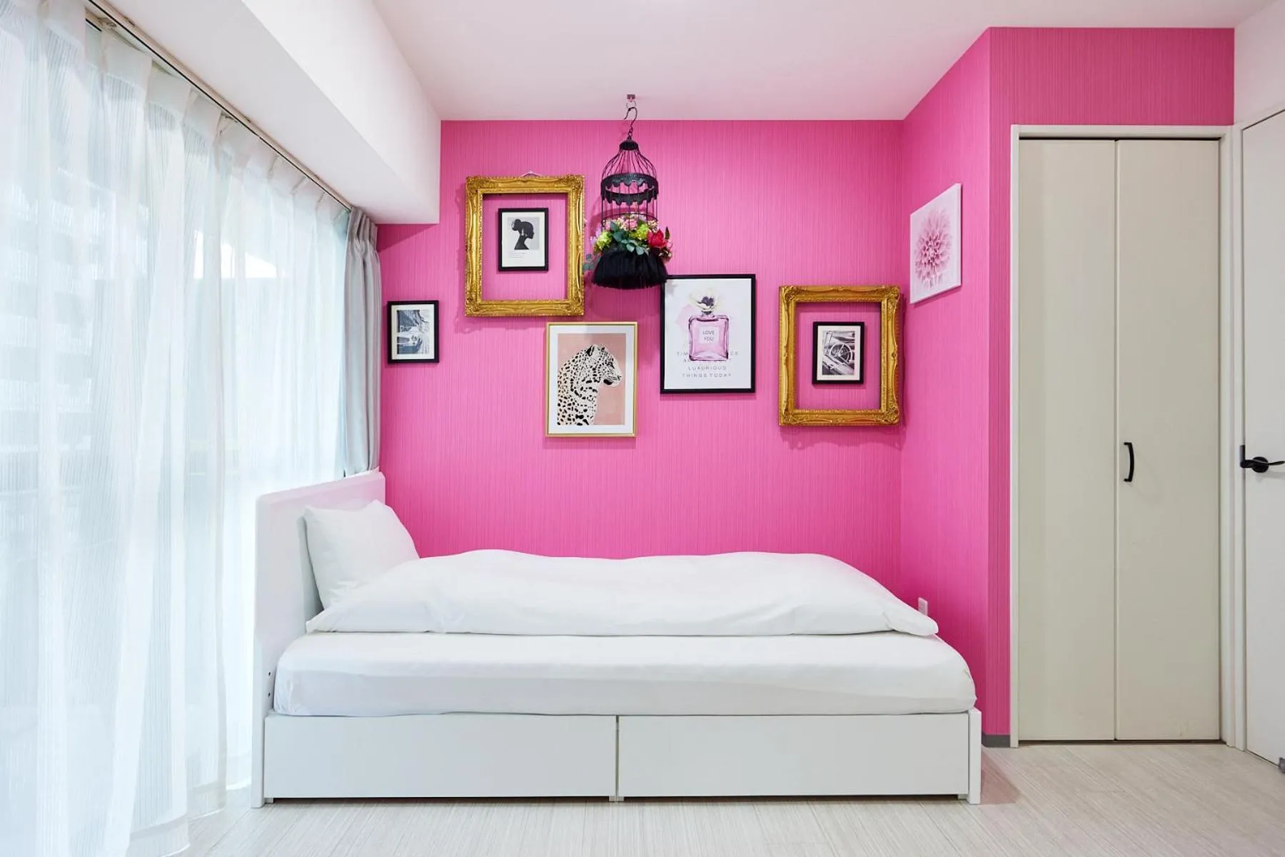 Photo of the whole room, Bed in Montana Flat Yebisu