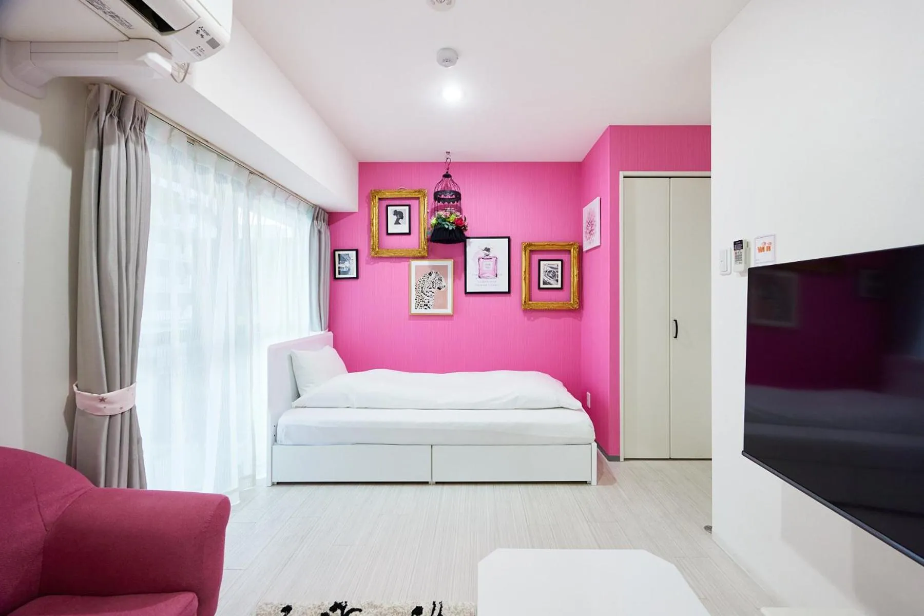 Living room, Bed in Montana Flat Yebisu