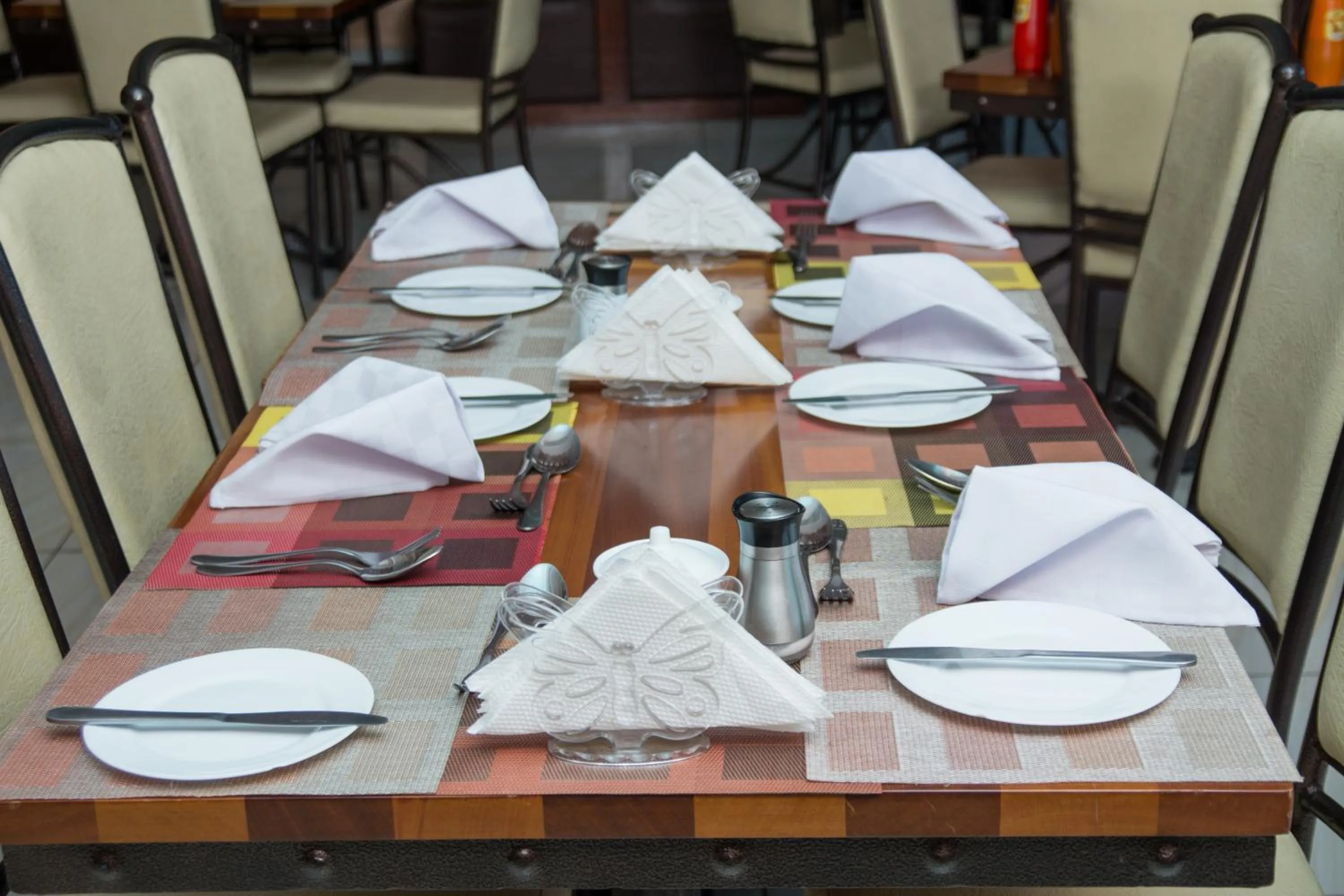 Restaurant/places to eat in Delfirm Hotel