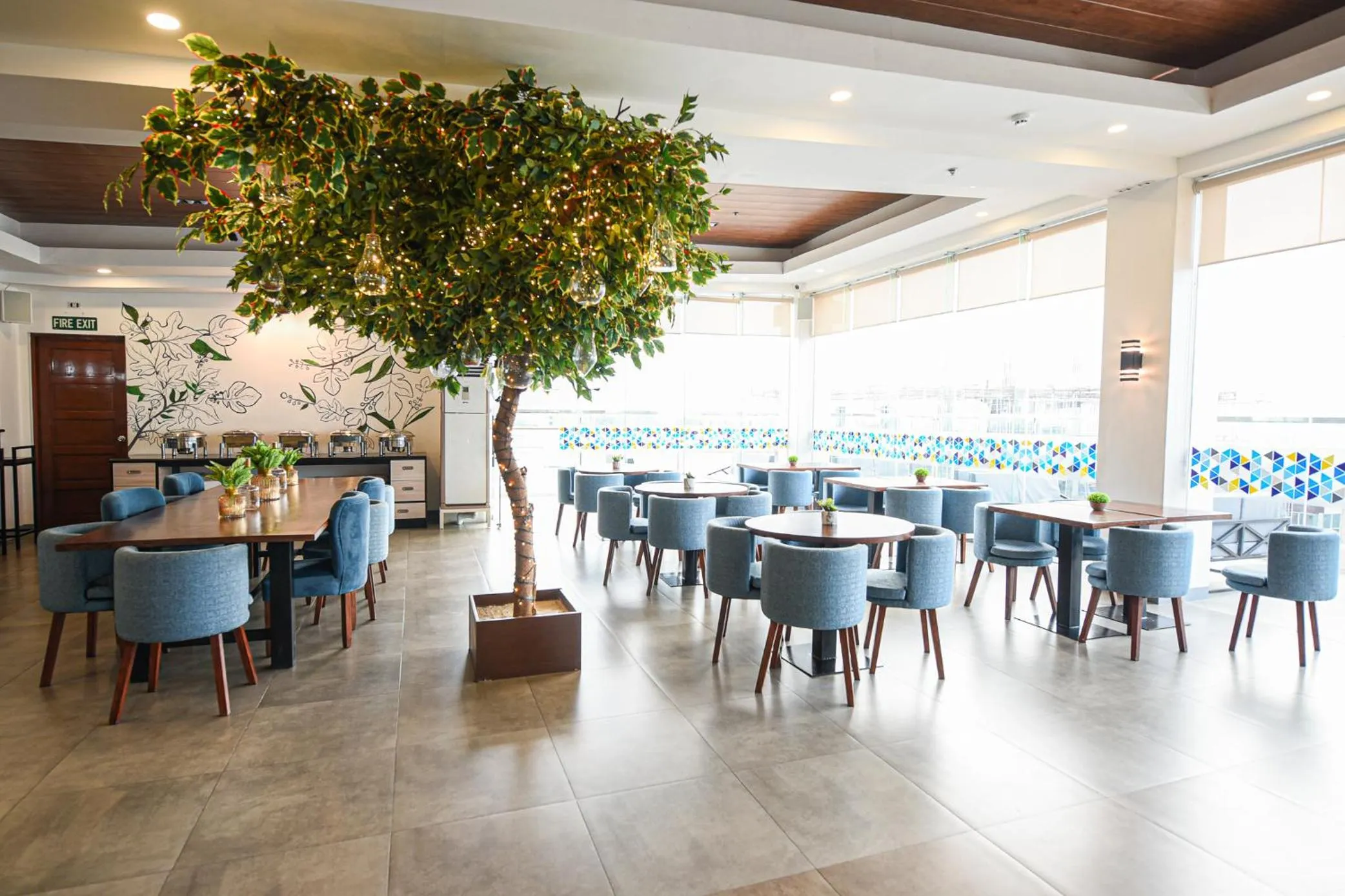 Dining area in Figtree Hotel