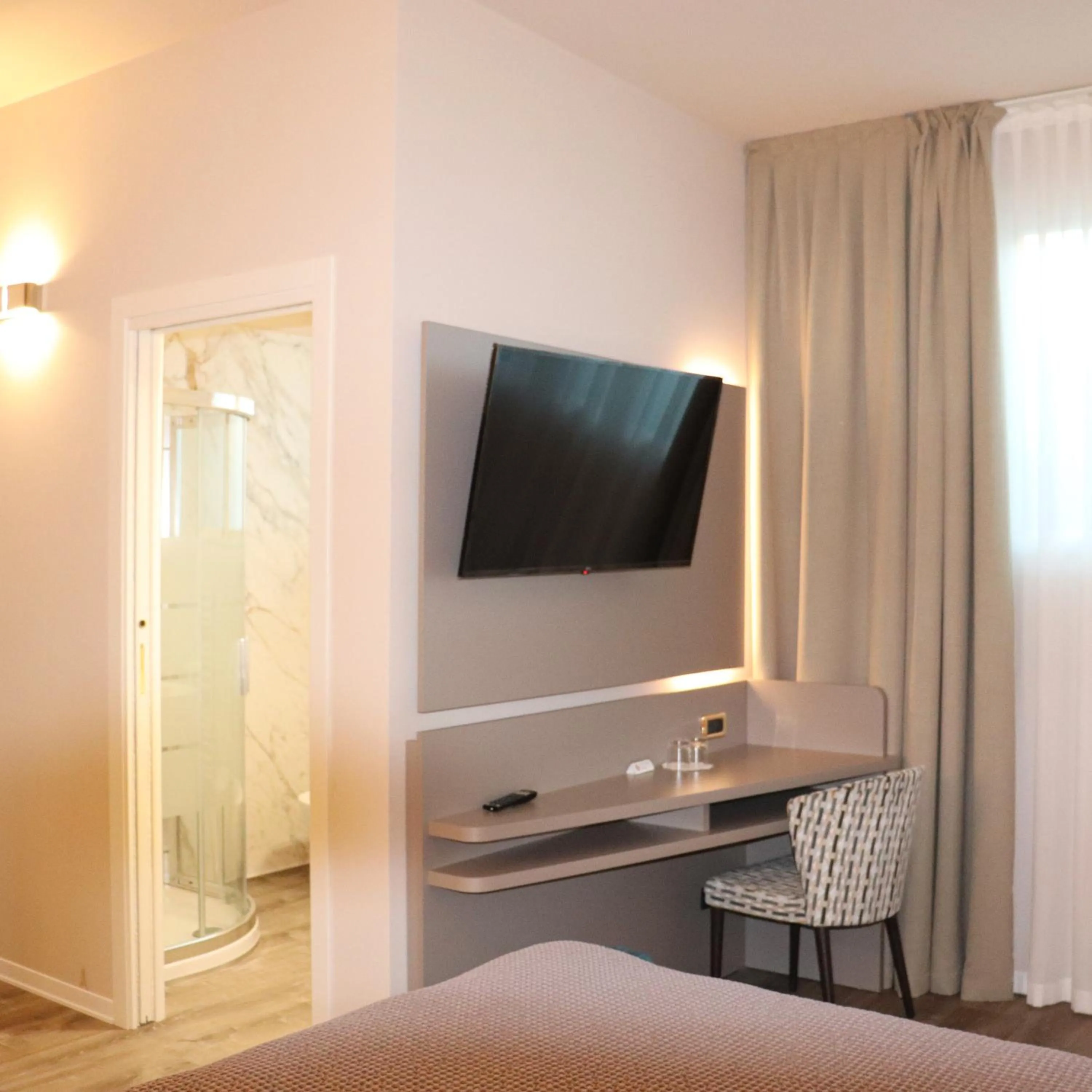 TV and multimedia, Bed in Hotel La Campagnola 1926