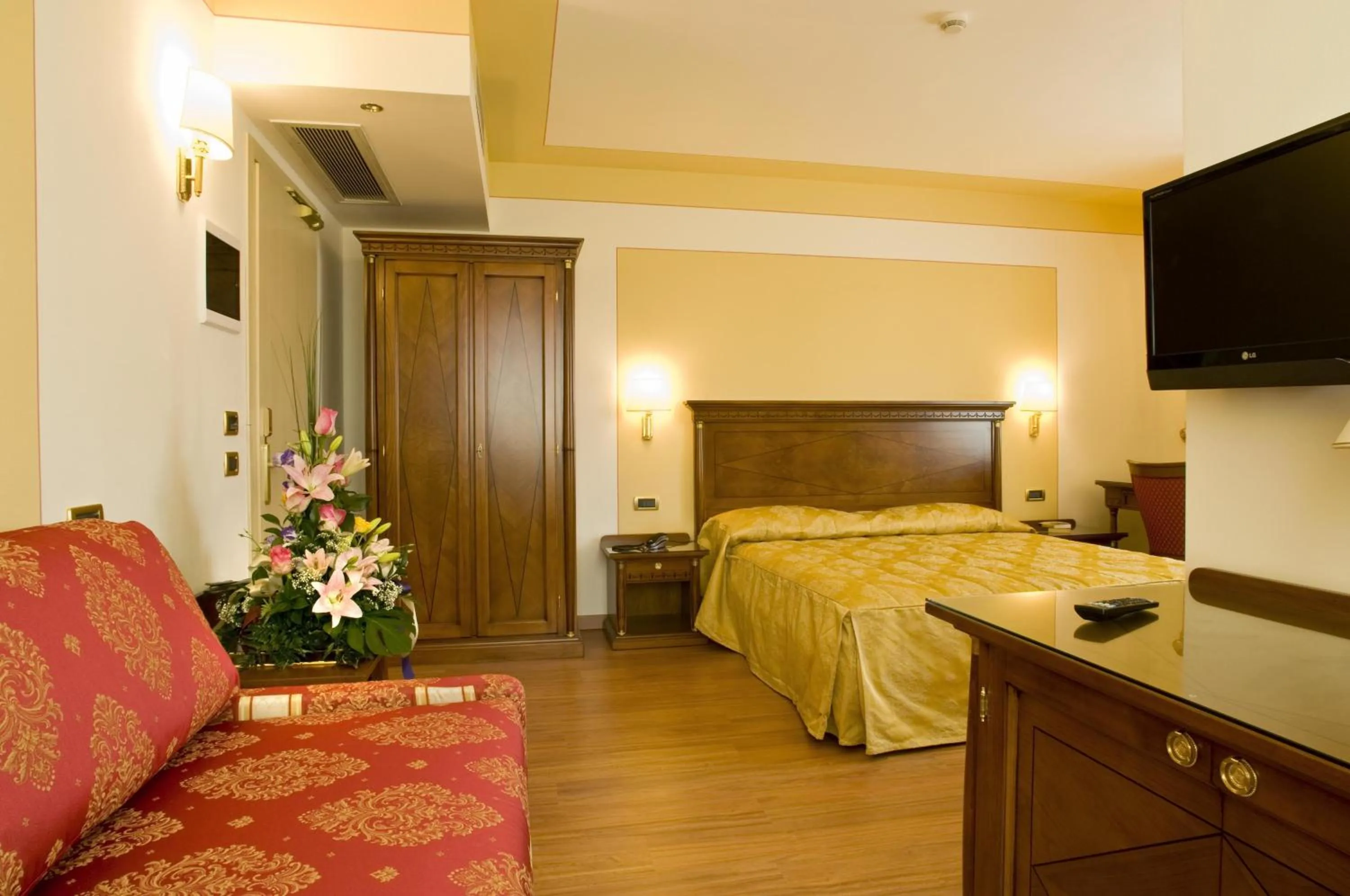 Bed in Hotel La Campagnola 1926