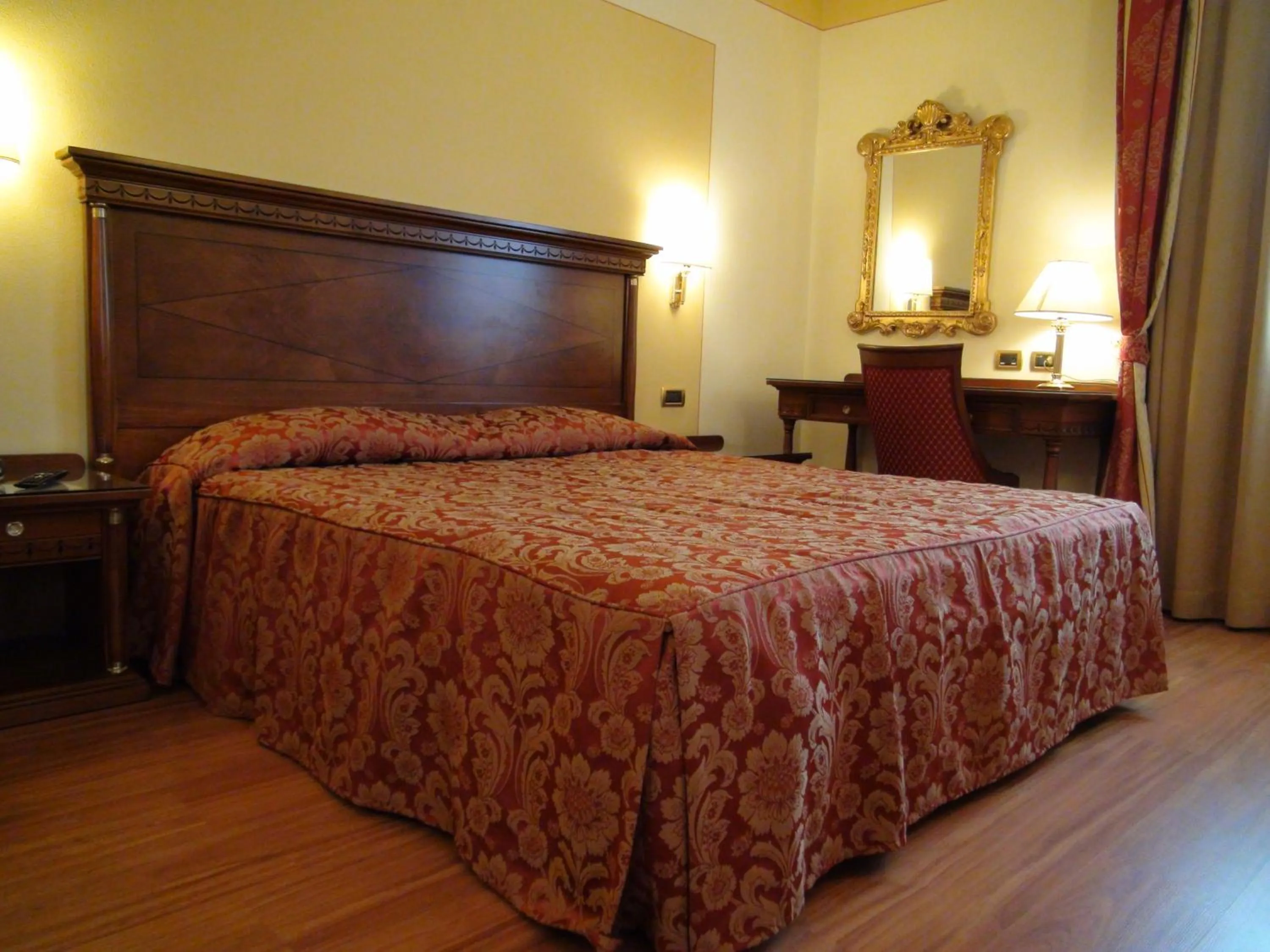 Bedroom, Bed in Hotel La Campagnola 1926